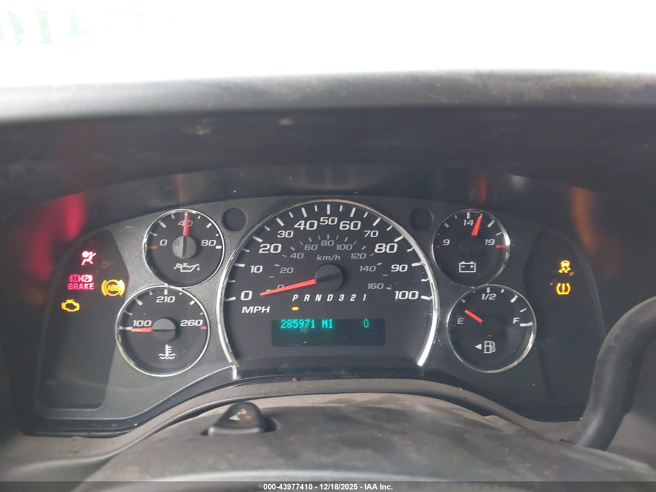 CHEVROLET EXPRESS image 7