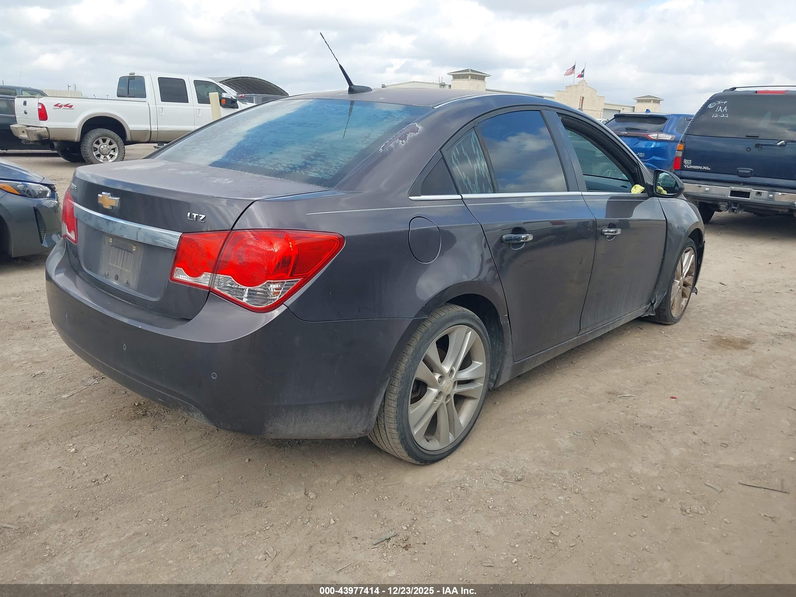 CHEVROLET CRUZE image 4