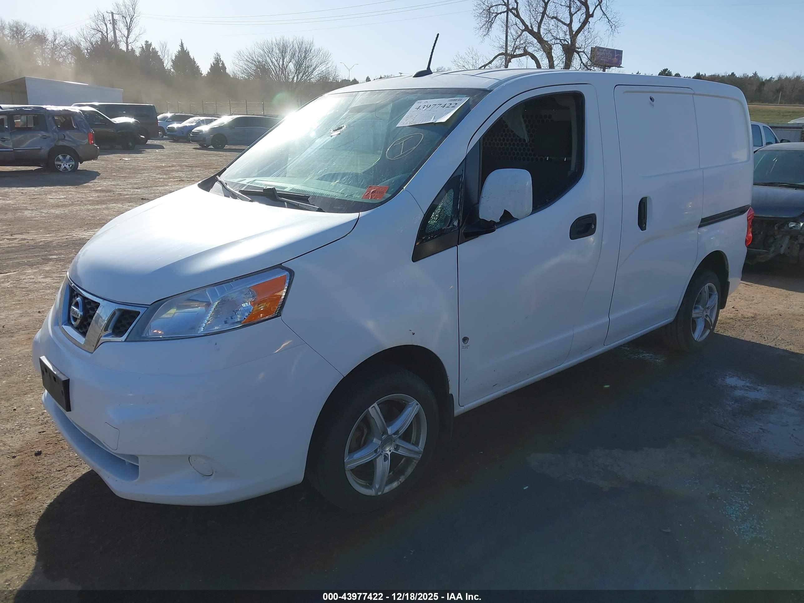 NISSAN NV200 image 2