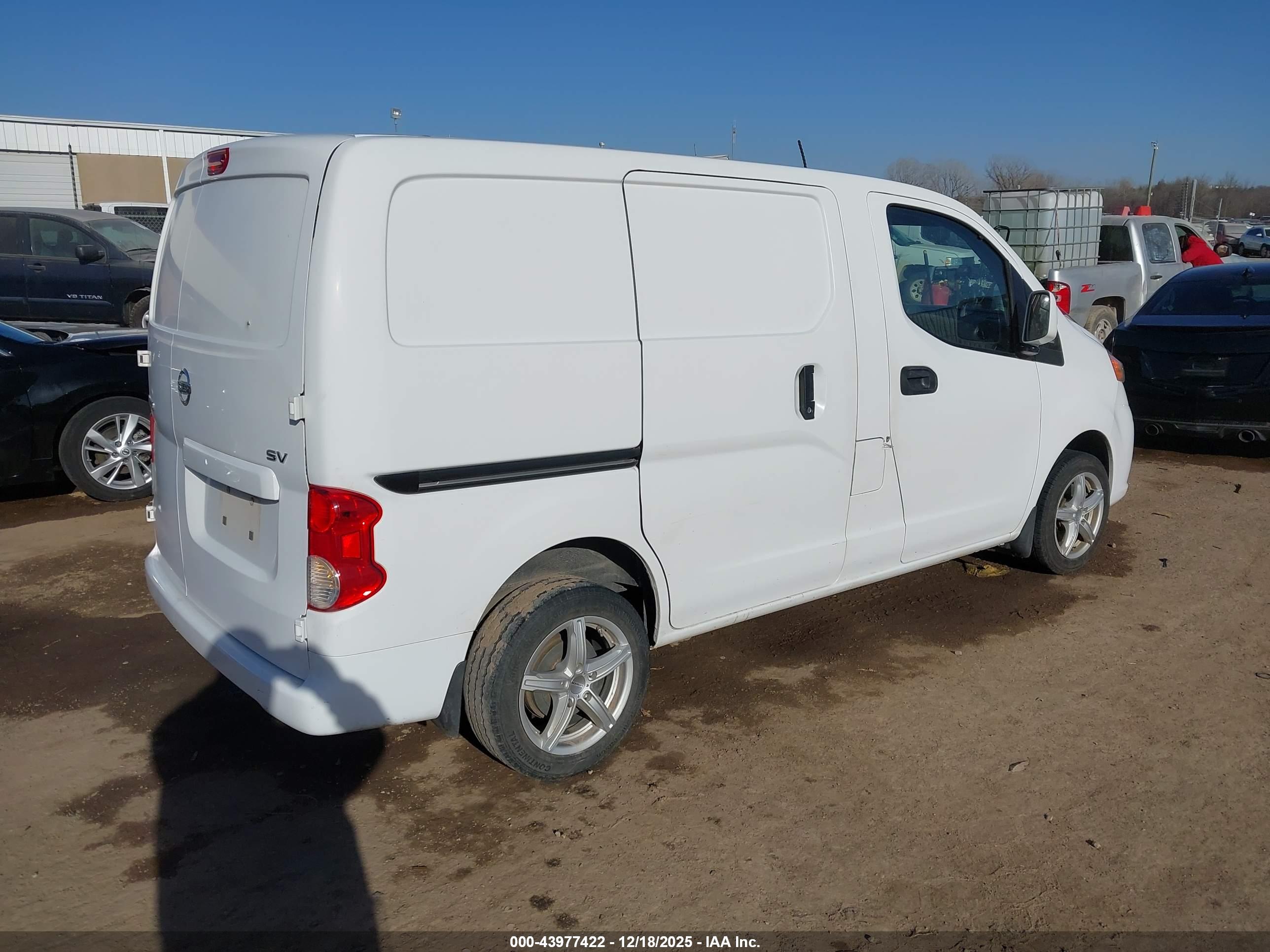 NISSAN NV200 image 4