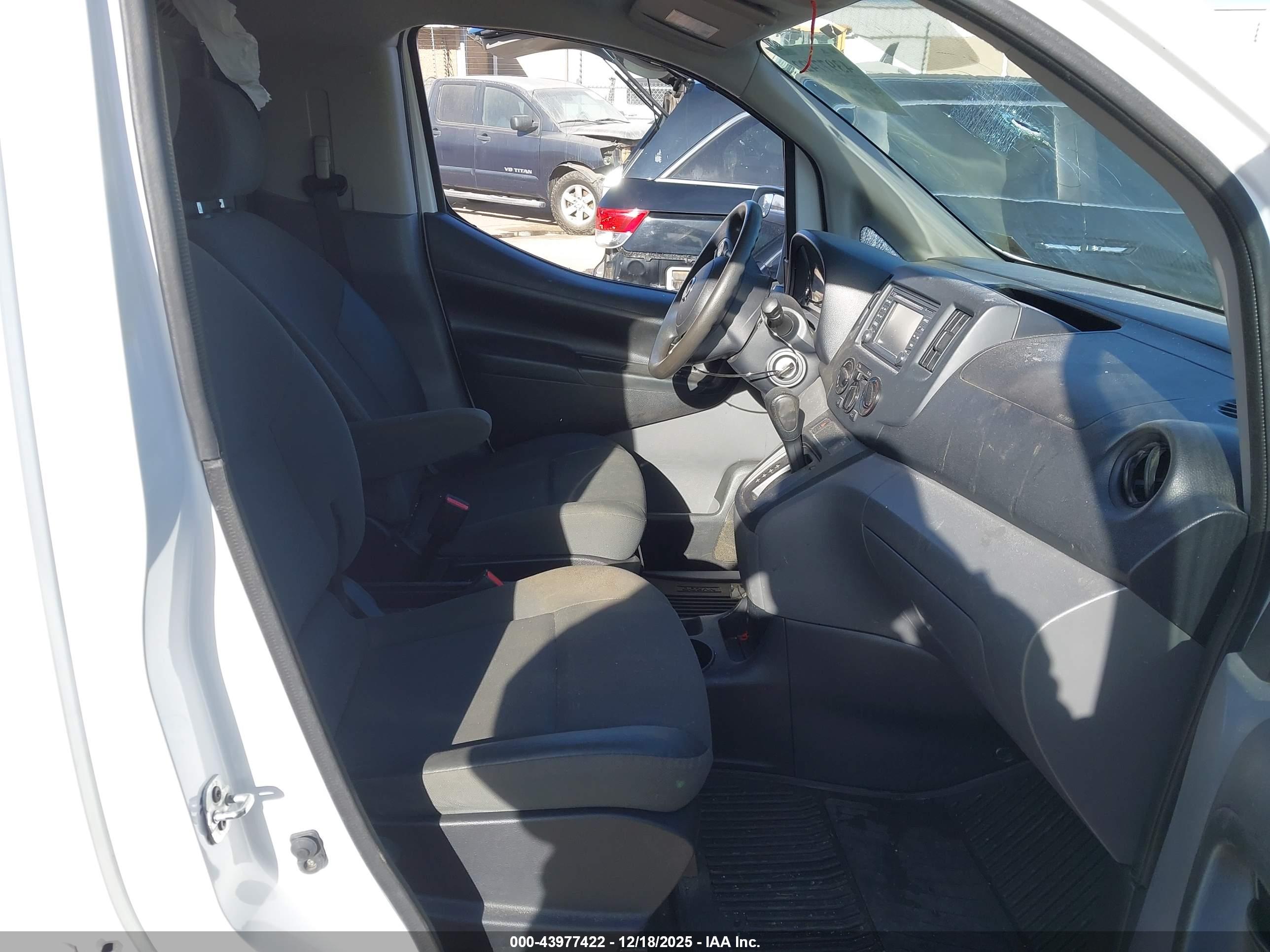 NISSAN NV200 image 5