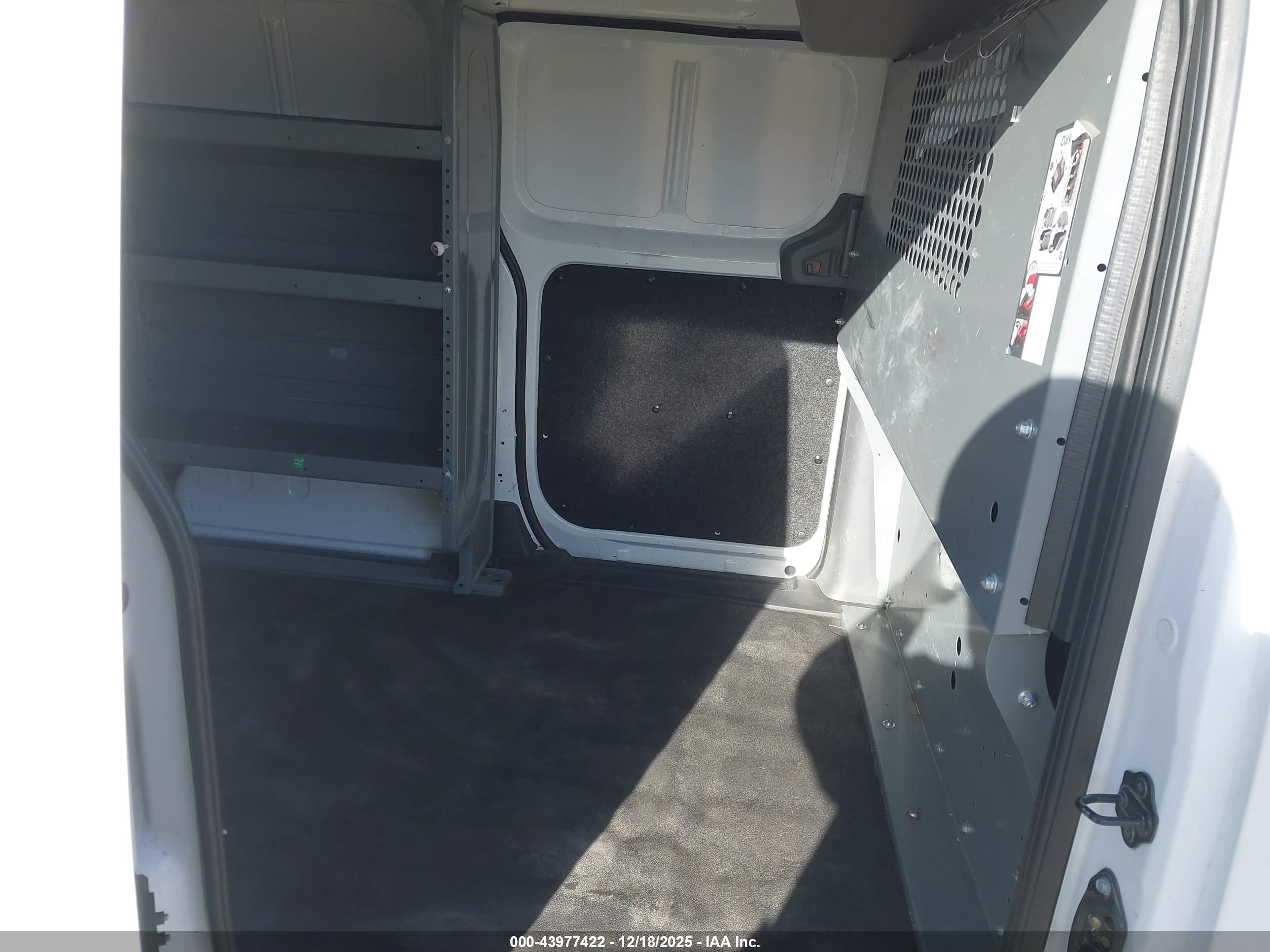 NISSAN NV200 image 8
