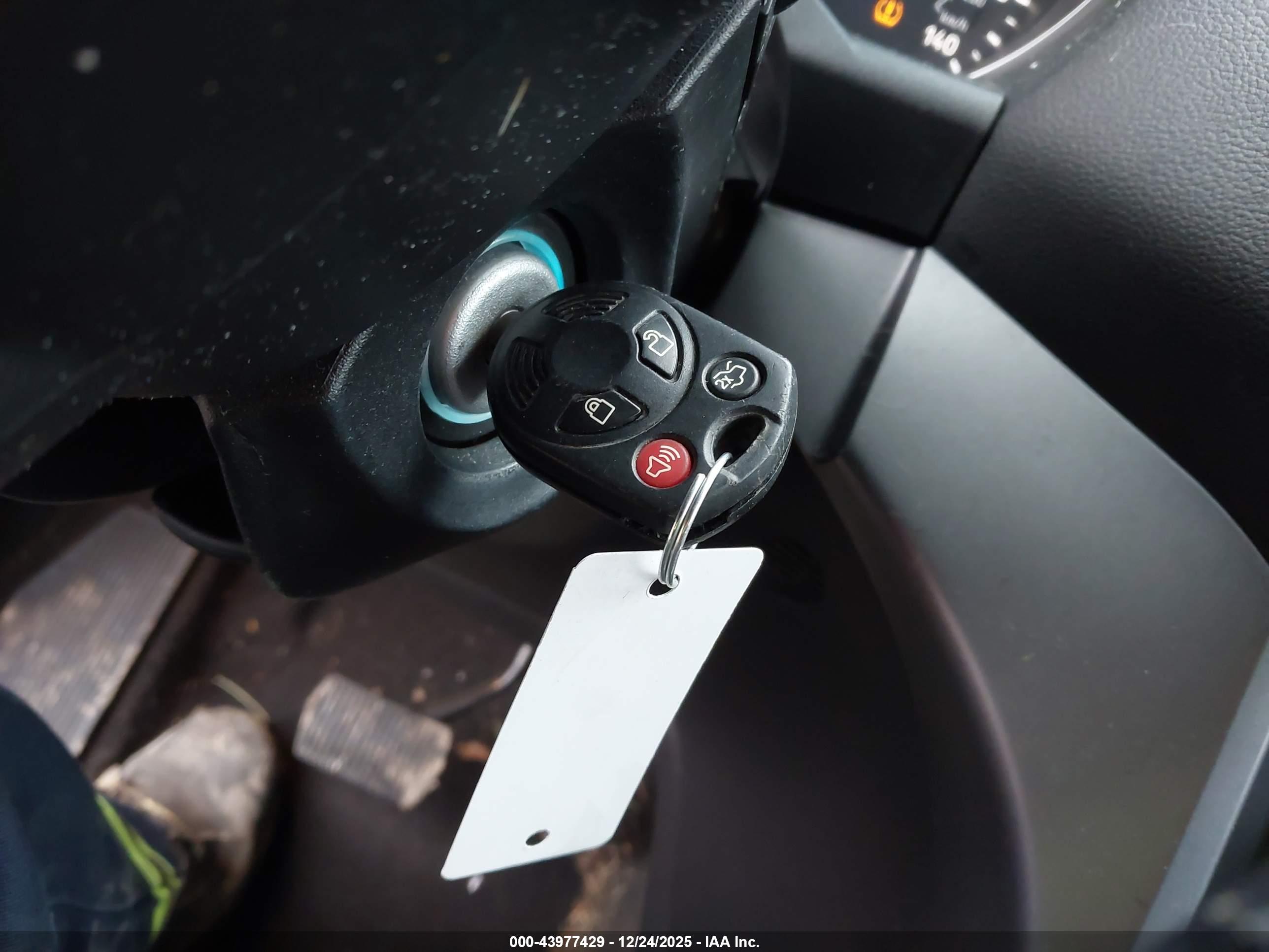 FORD ESCAPE image 11