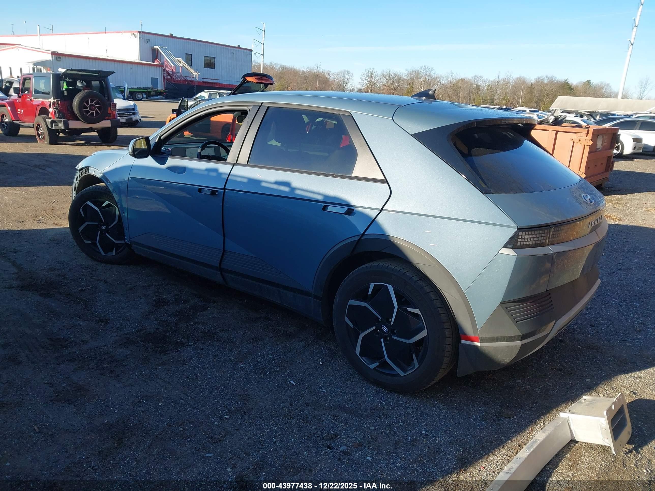 HYUNDAI IONIQ image 3