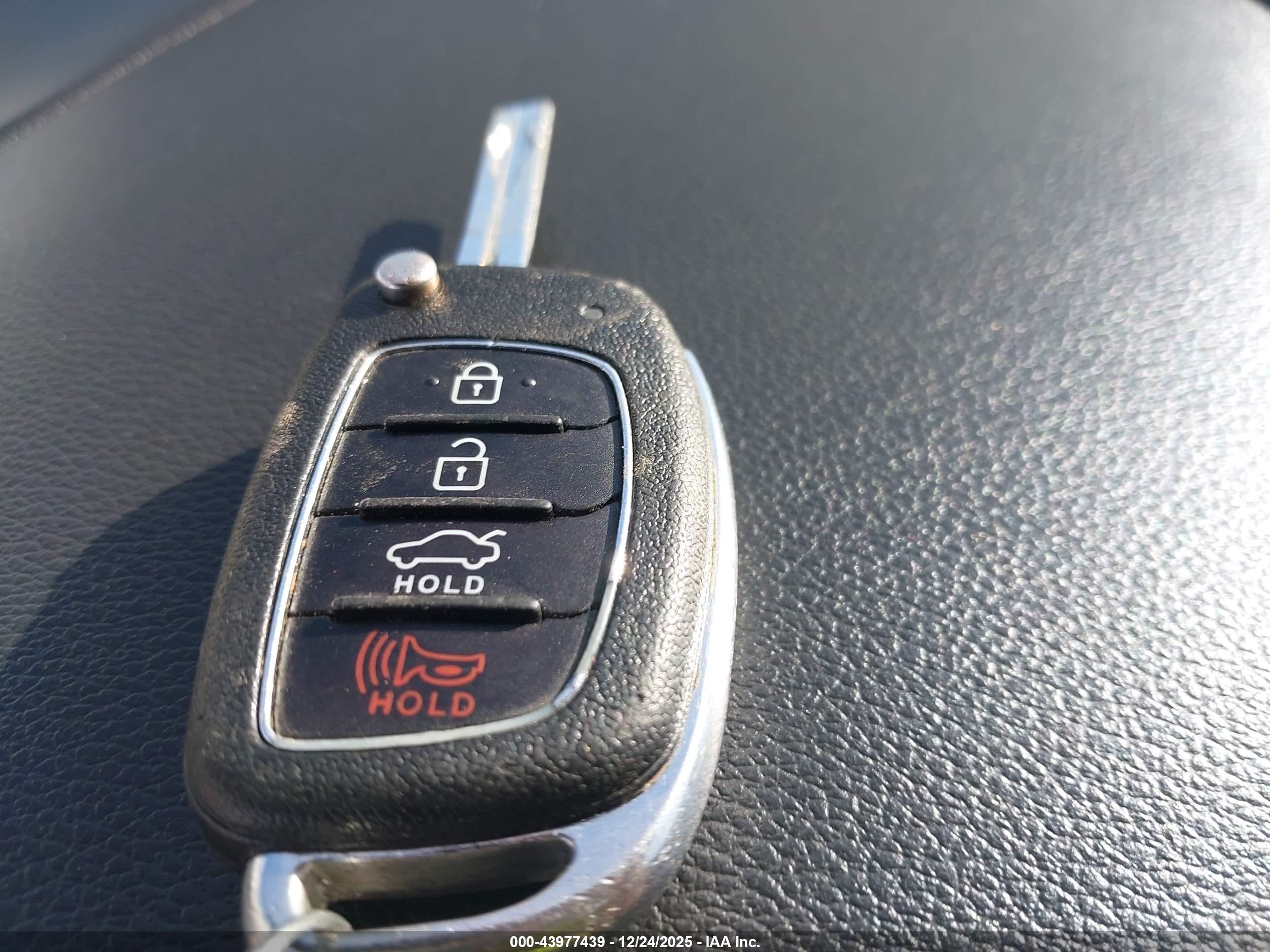 HYUNDAI SONATA image 11