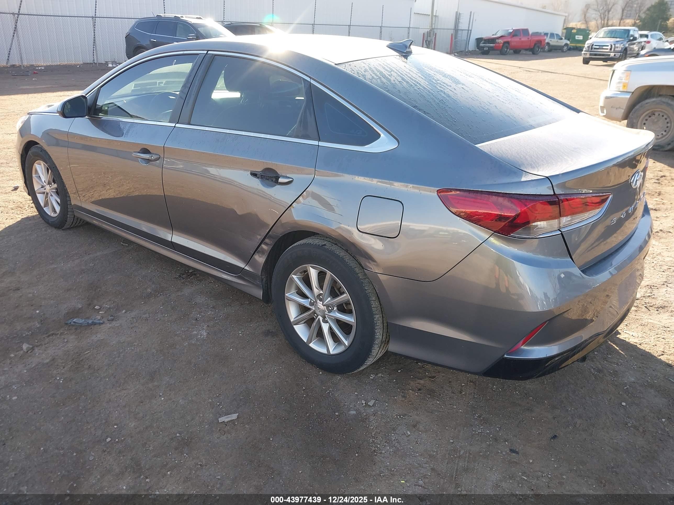 HYUNDAI SONATA image 3
