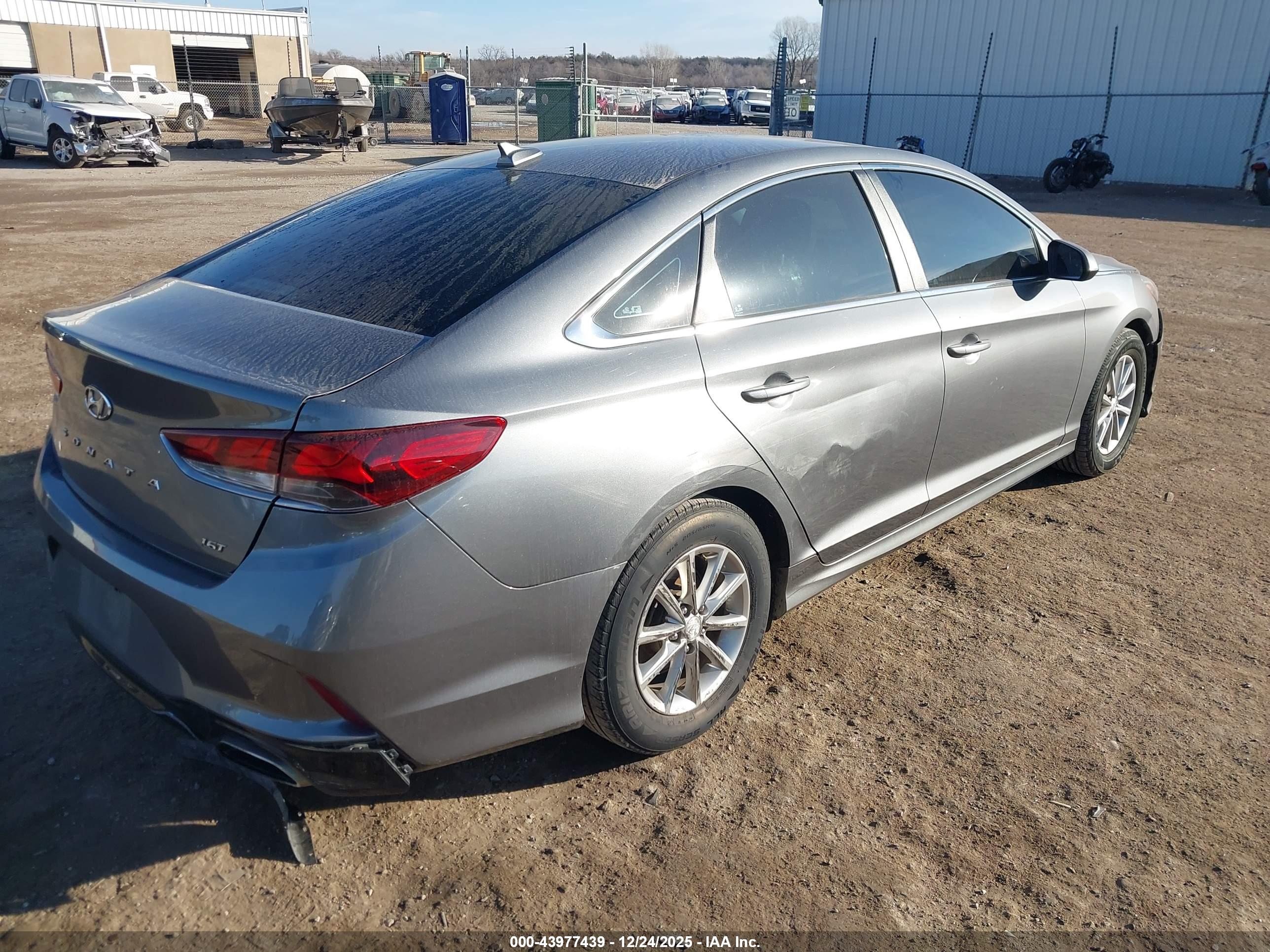 HYUNDAI SONATA image 4
