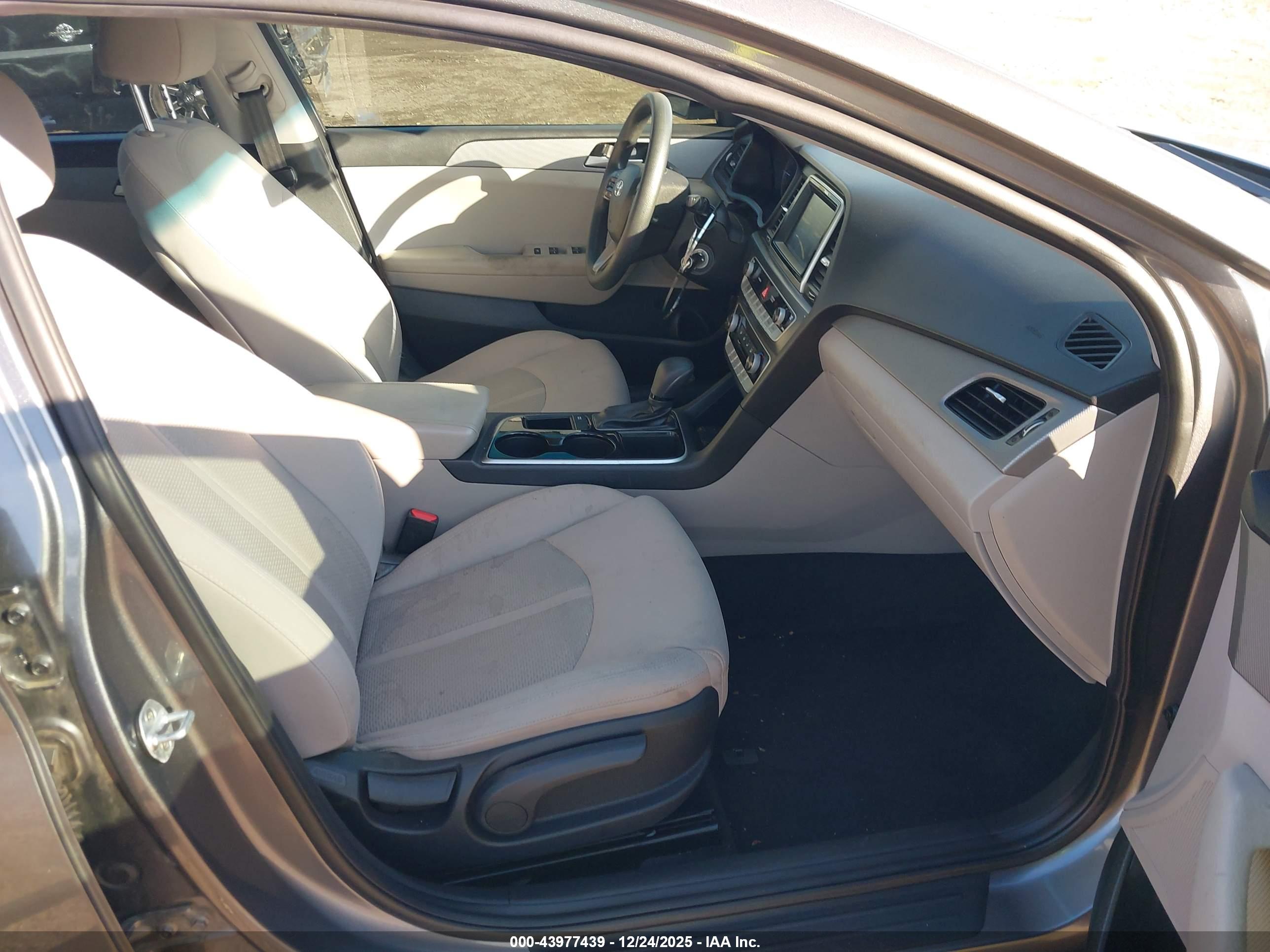 HYUNDAI SONATA image 5