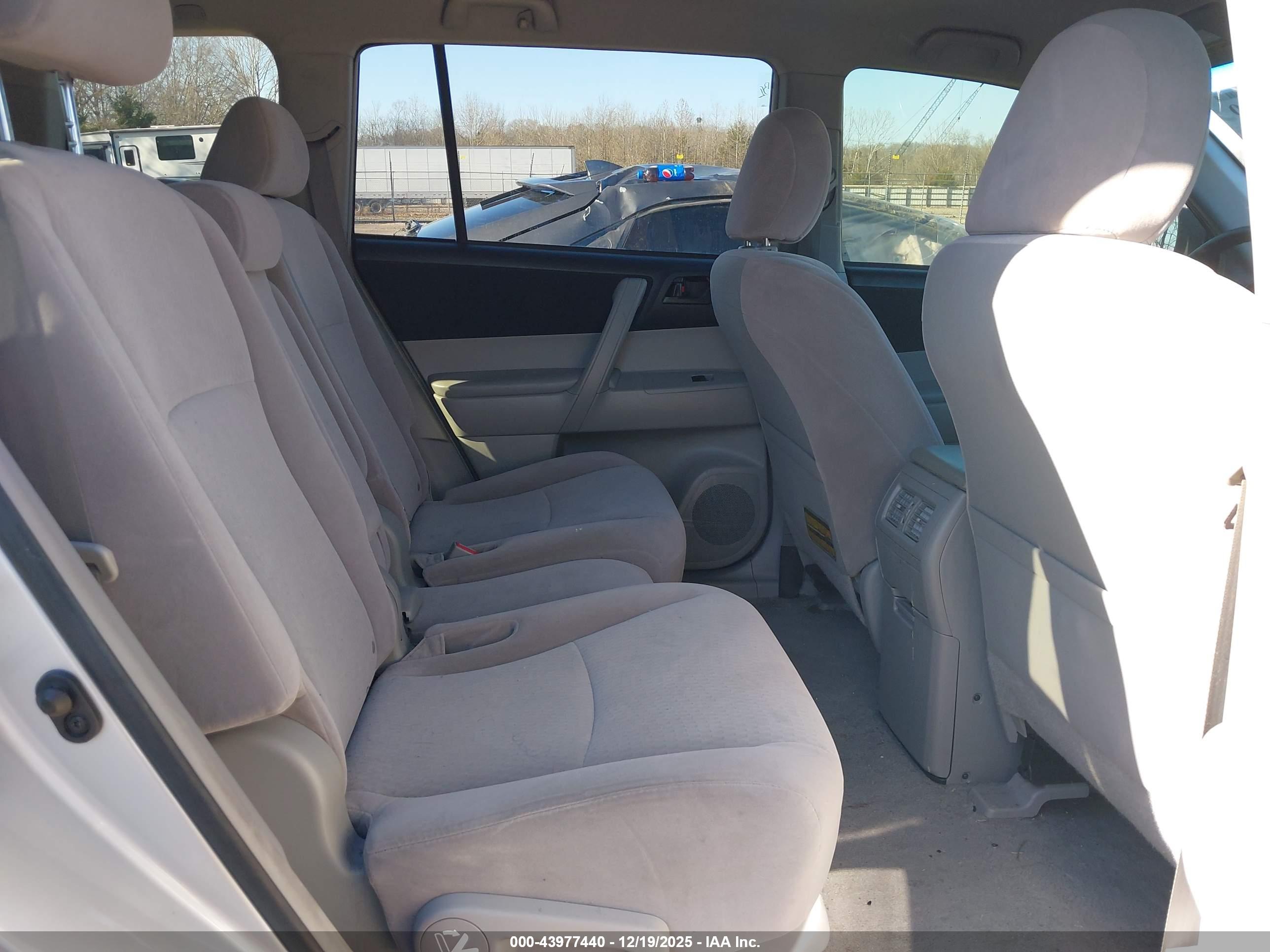 TOYOTA HIGHLANDER image 8