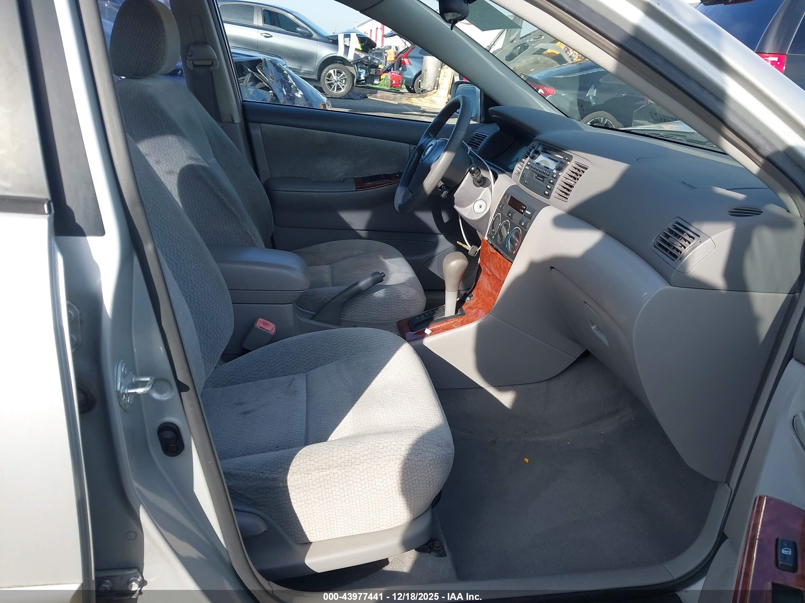 TOYOTA COROLLA image 5