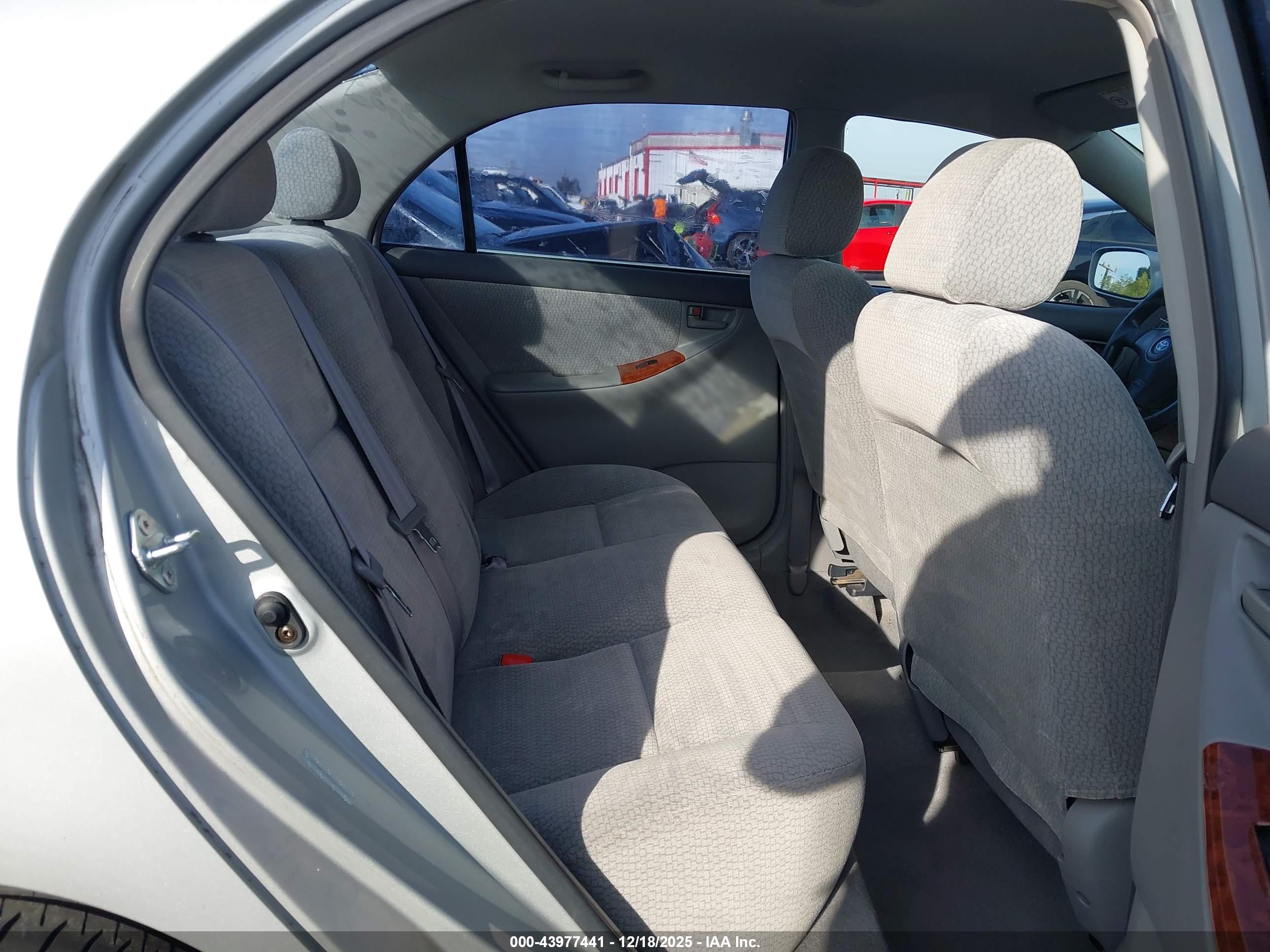 TOYOTA COROLLA image 8