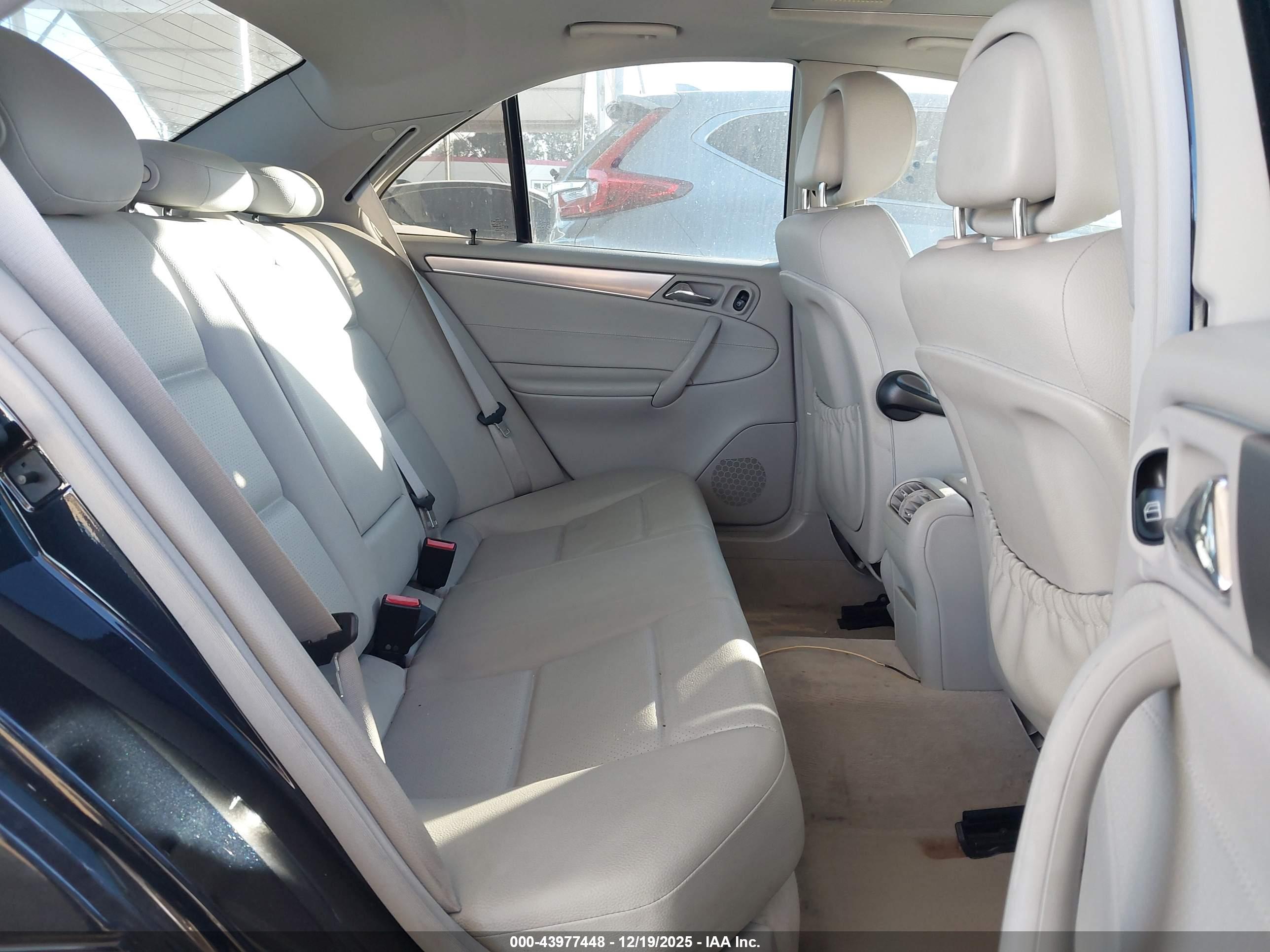 MERCEDES-BENZ C image 8