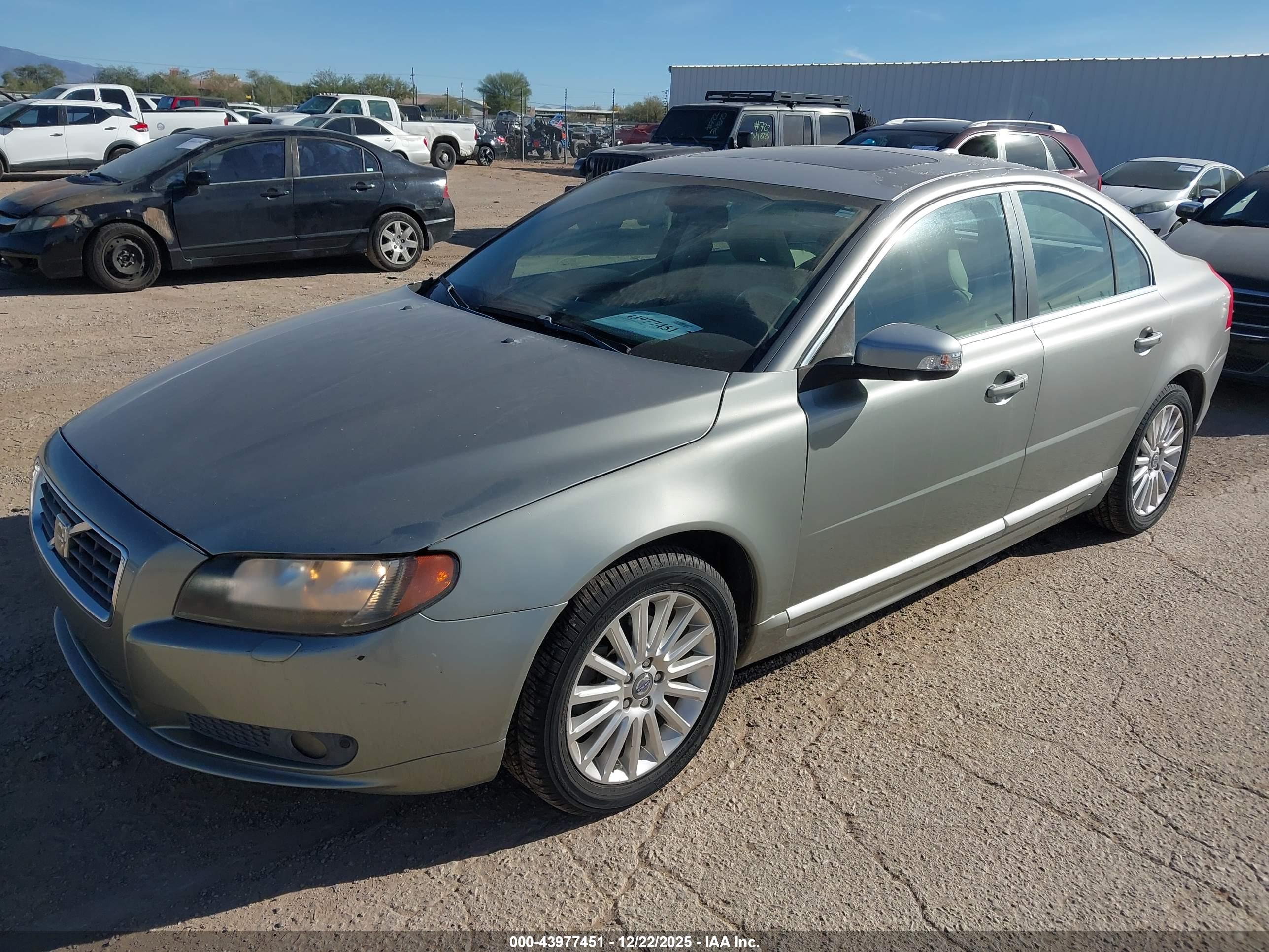 VOLVO S80 image 2