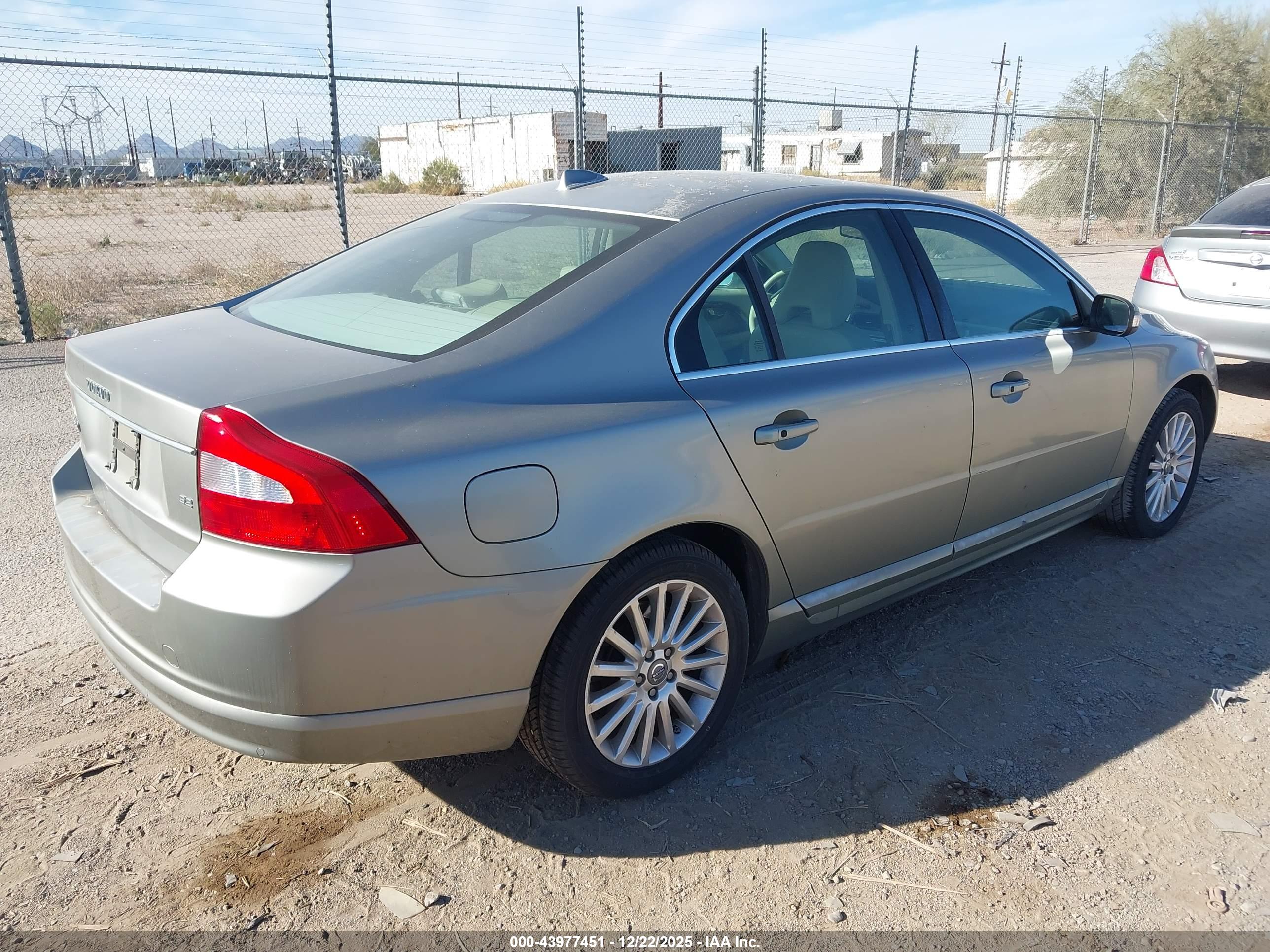 VOLVO S80 image 4
