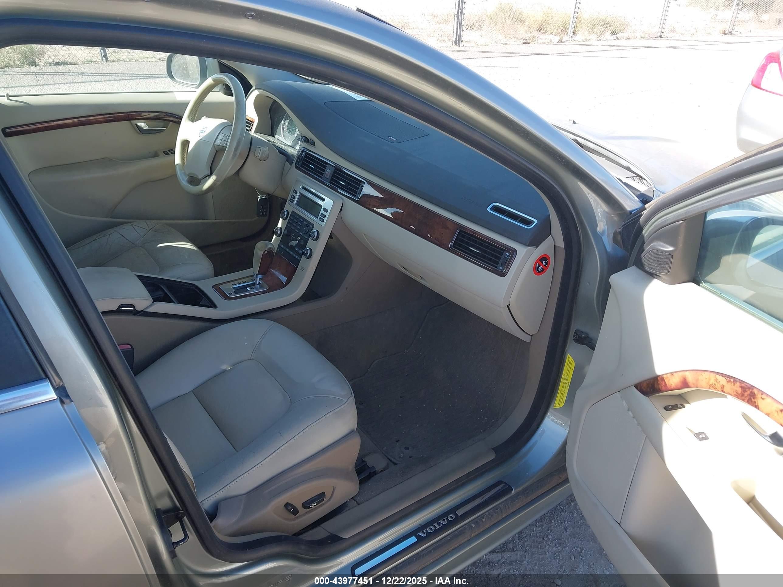 VOLVO S80 image 5