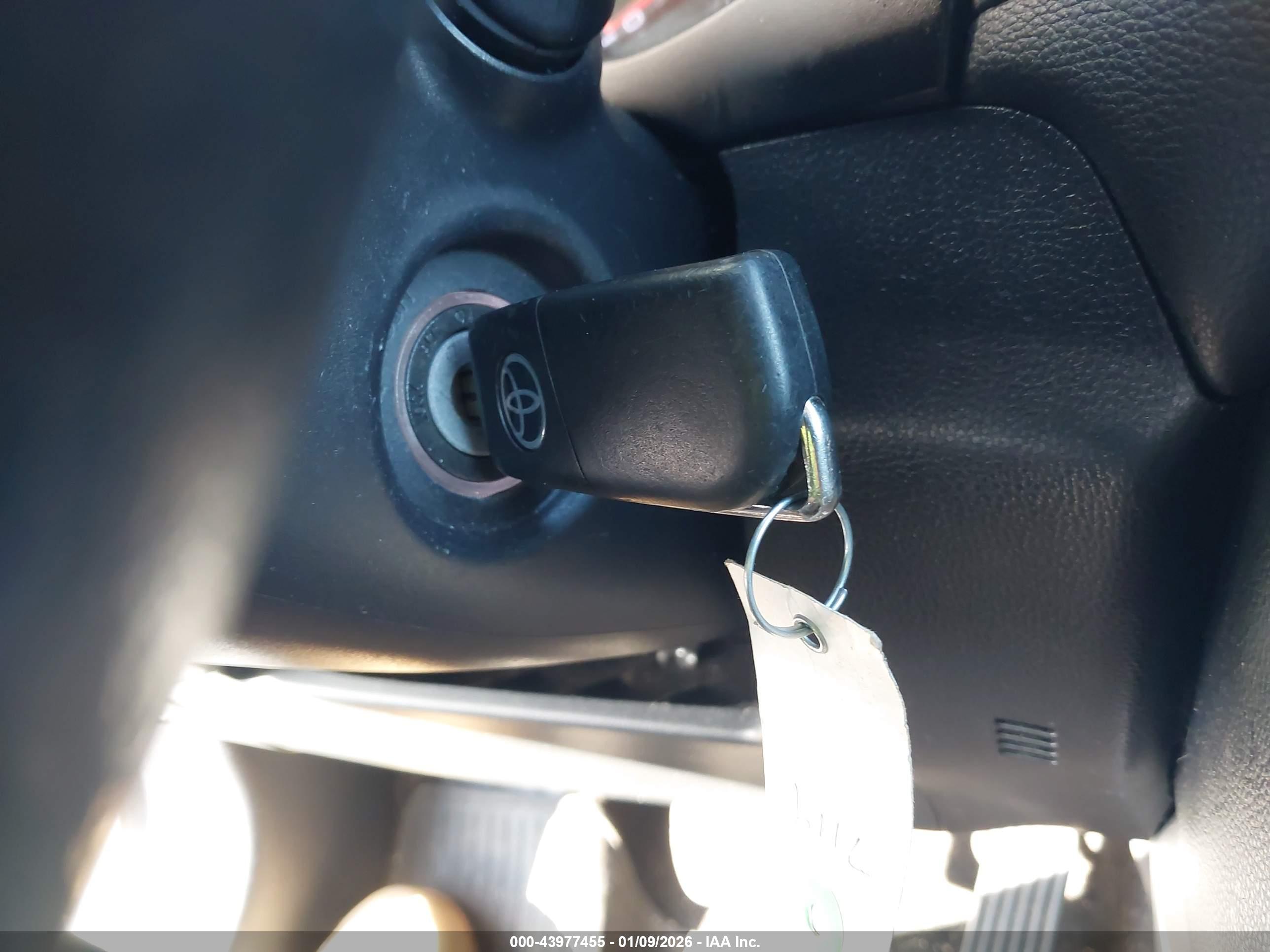 TOYOTA RAV4 image 11