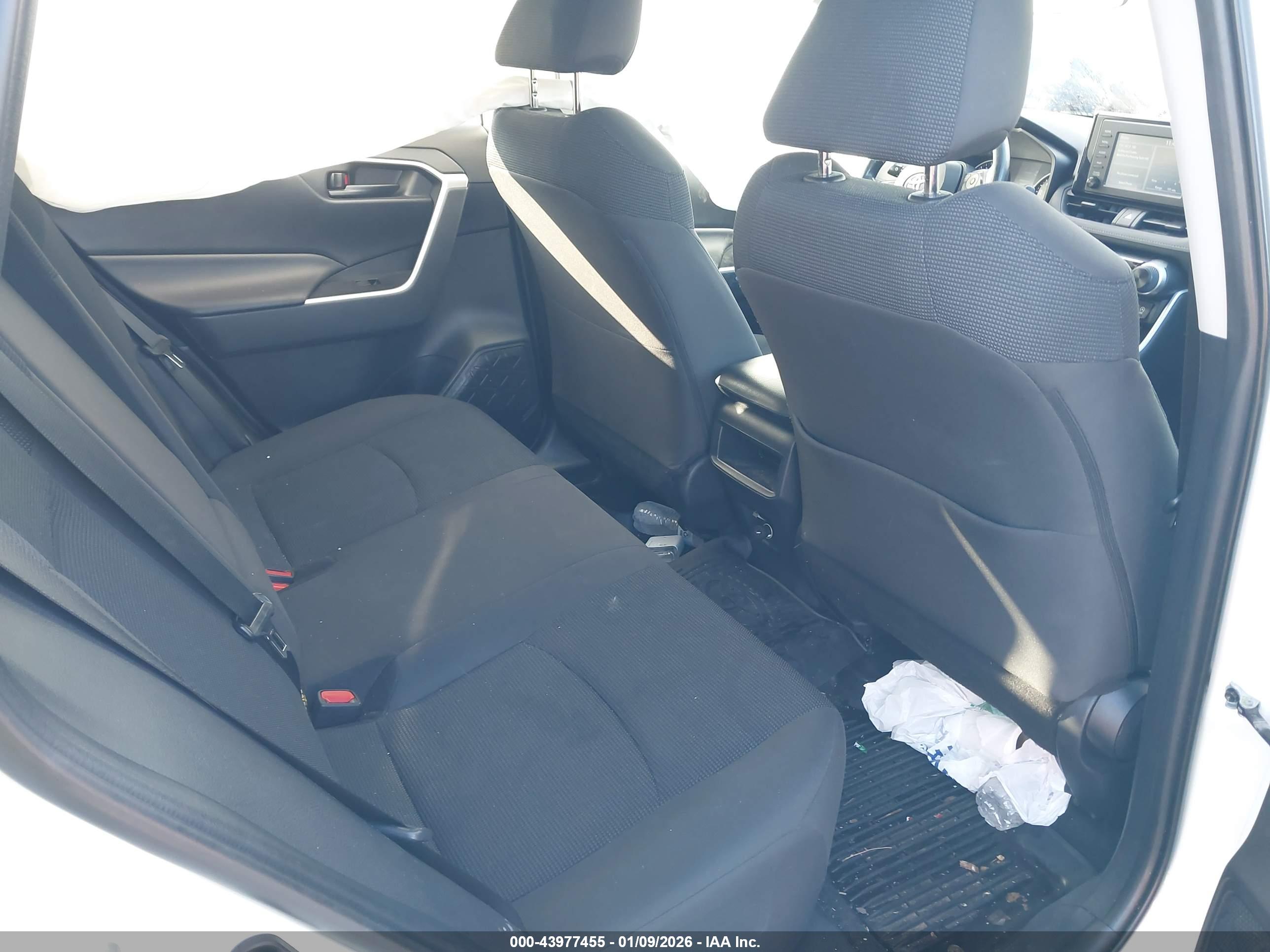 TOYOTA RAV4 image 8