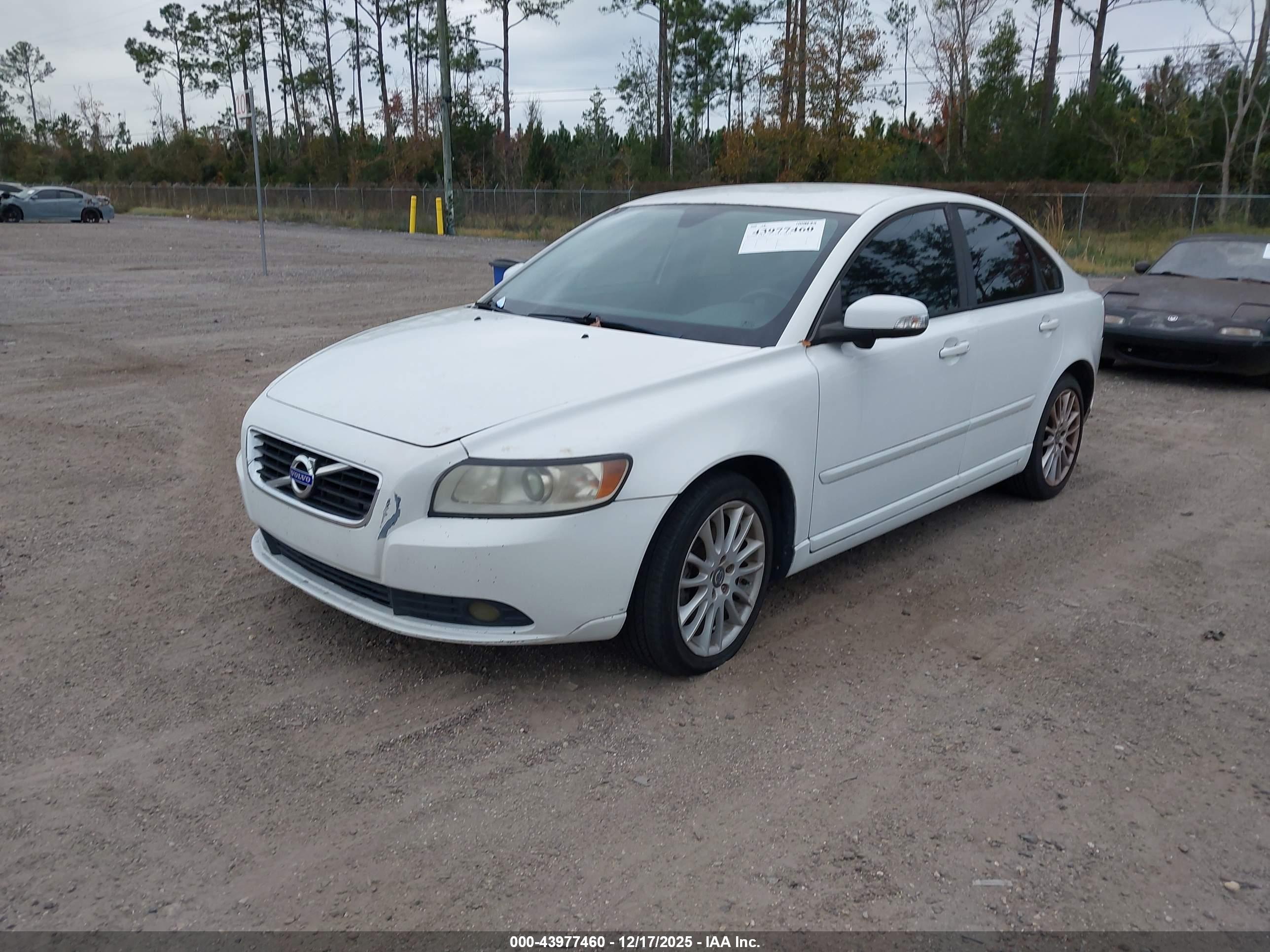 VOLVO S40 image 2