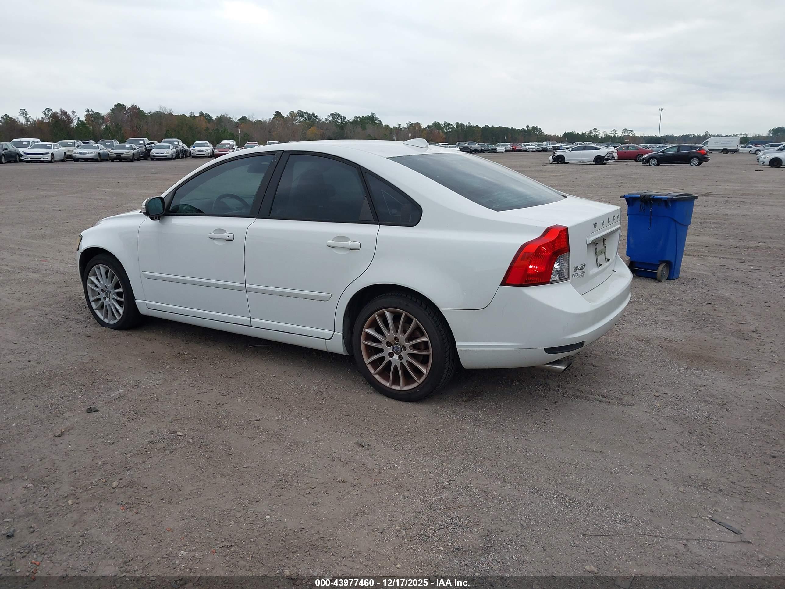 VOLVO S40 image 3