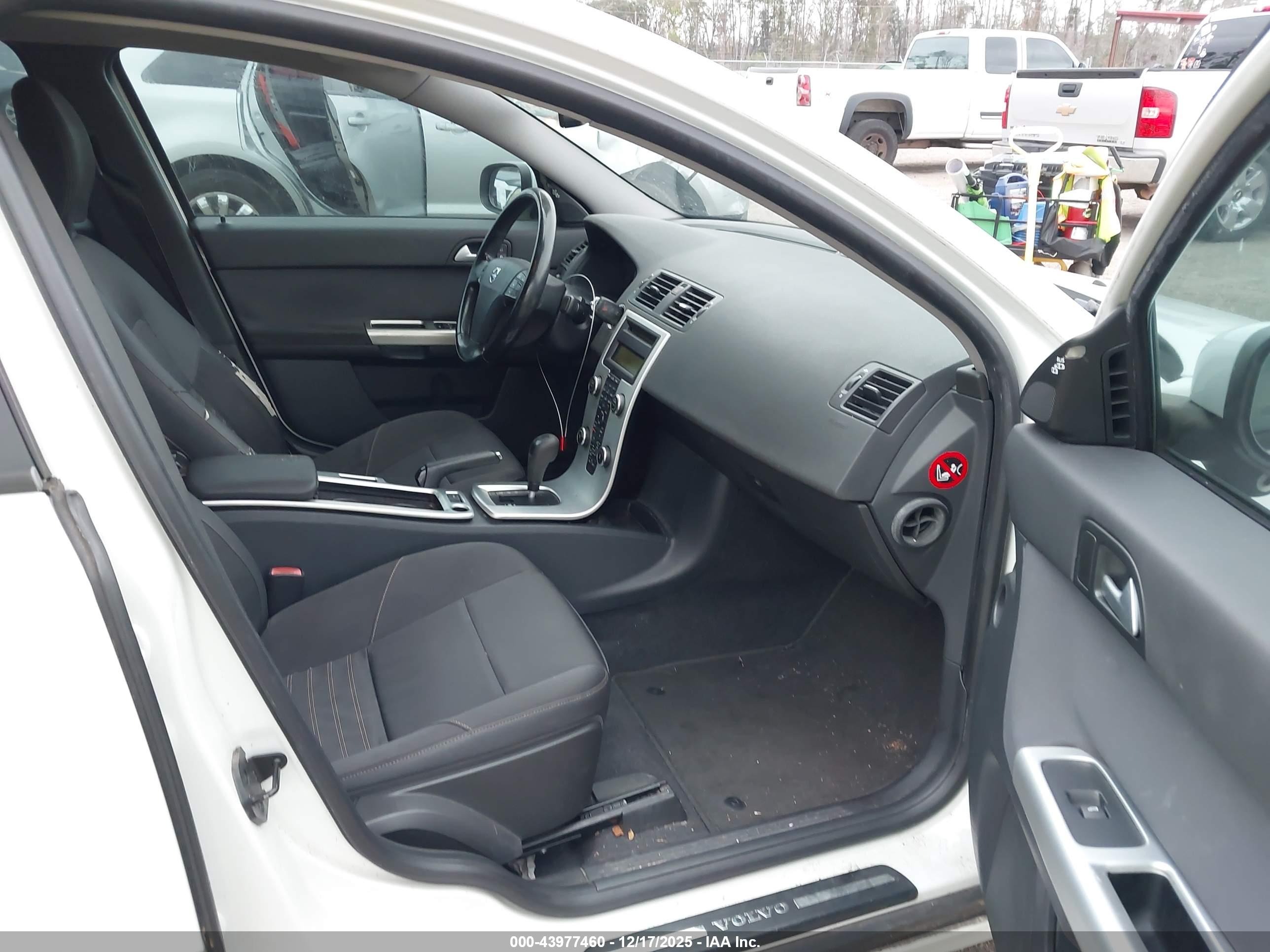 VOLVO S40 image 5