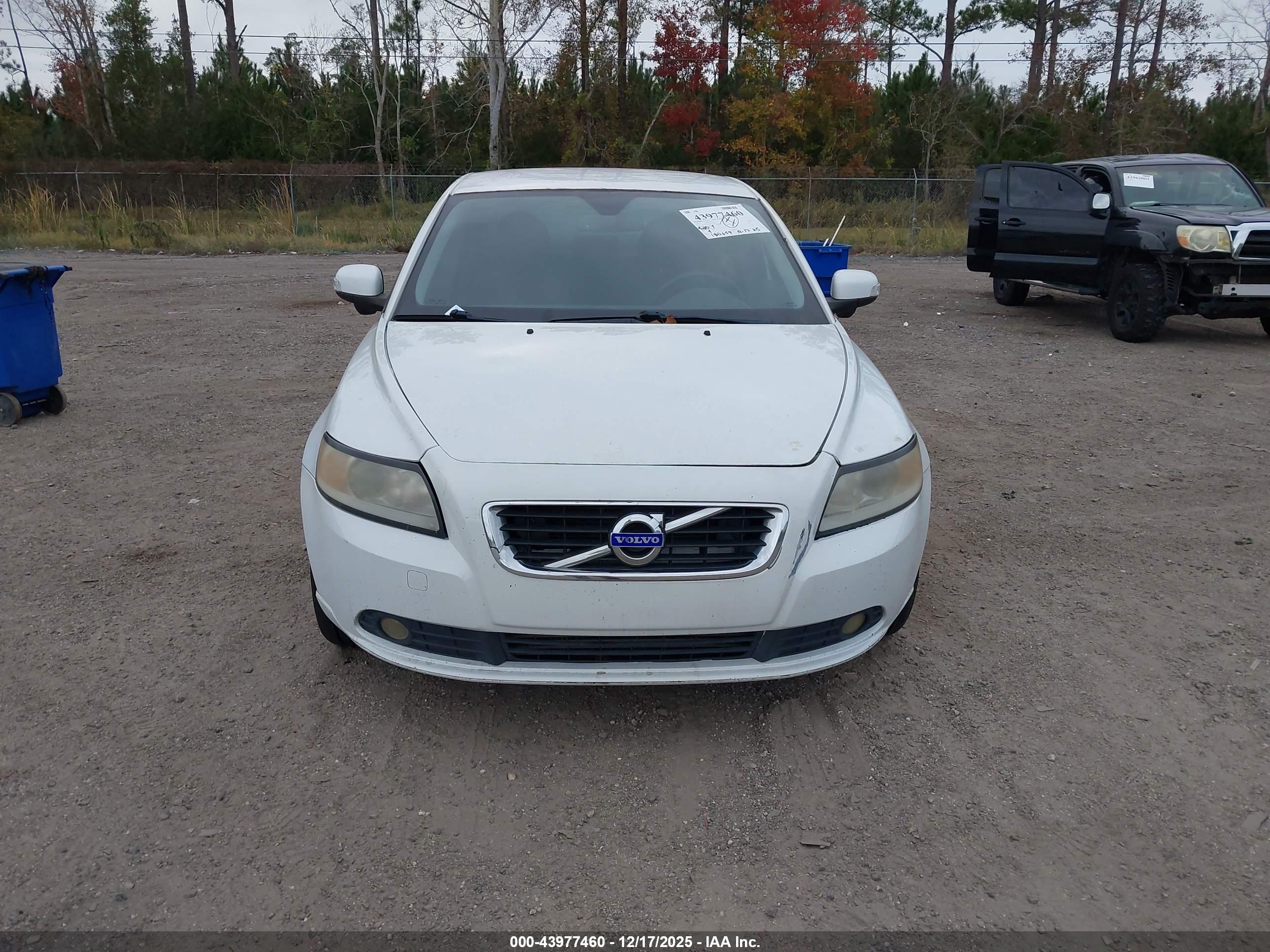 VOLVO S40 image 6