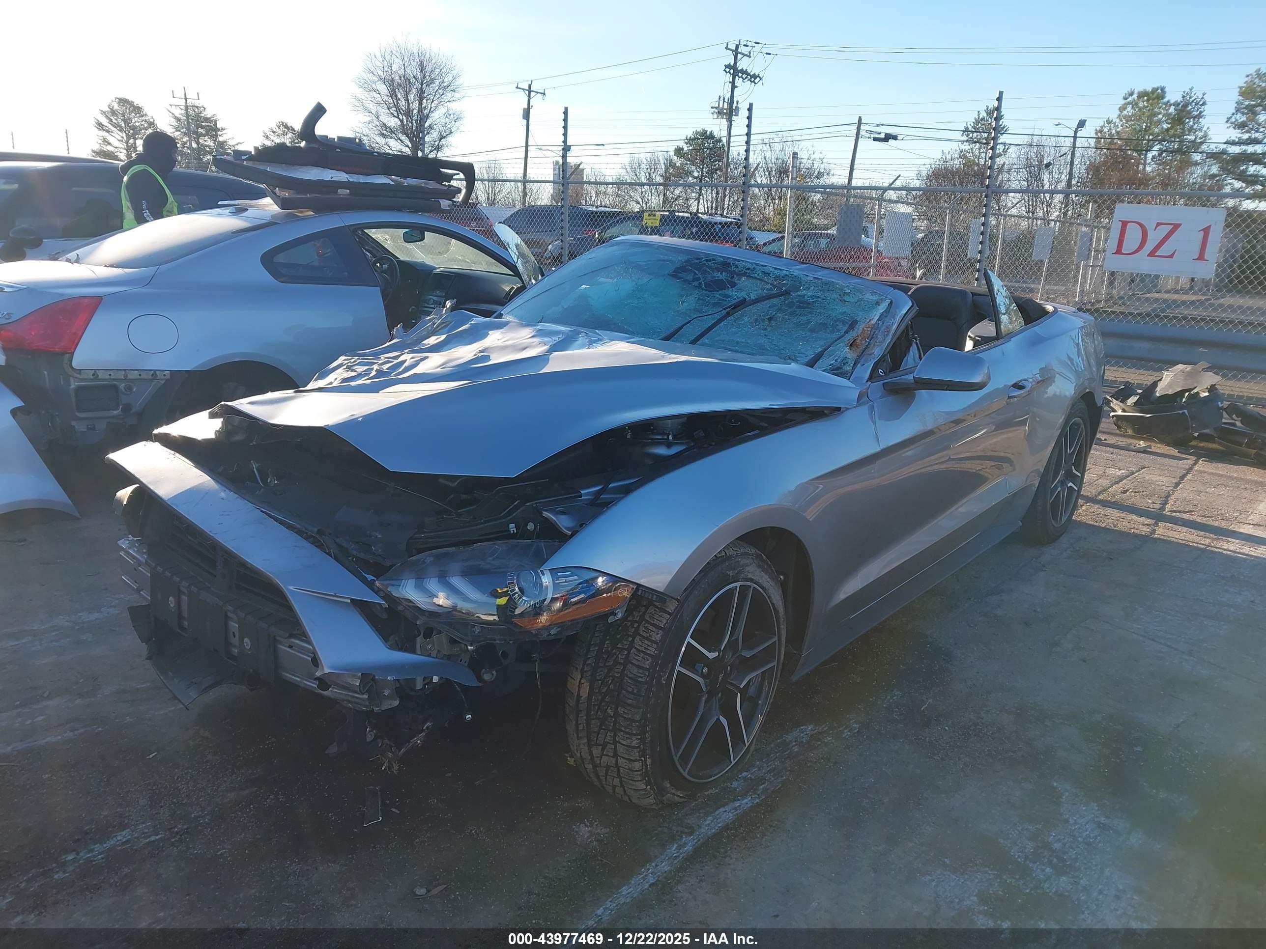 FORD MUSTANG image 2