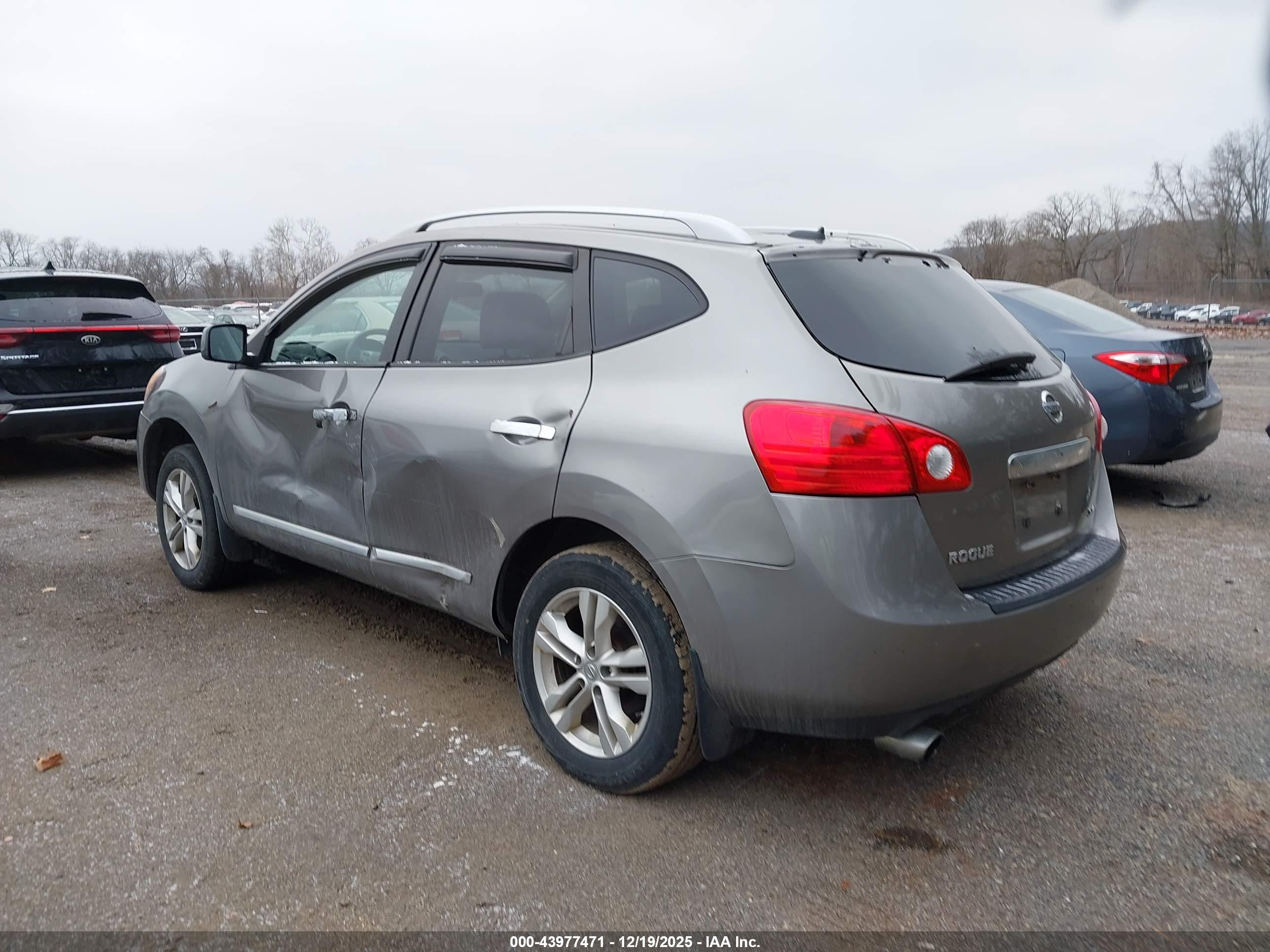 NISSAN ROGUE image 3