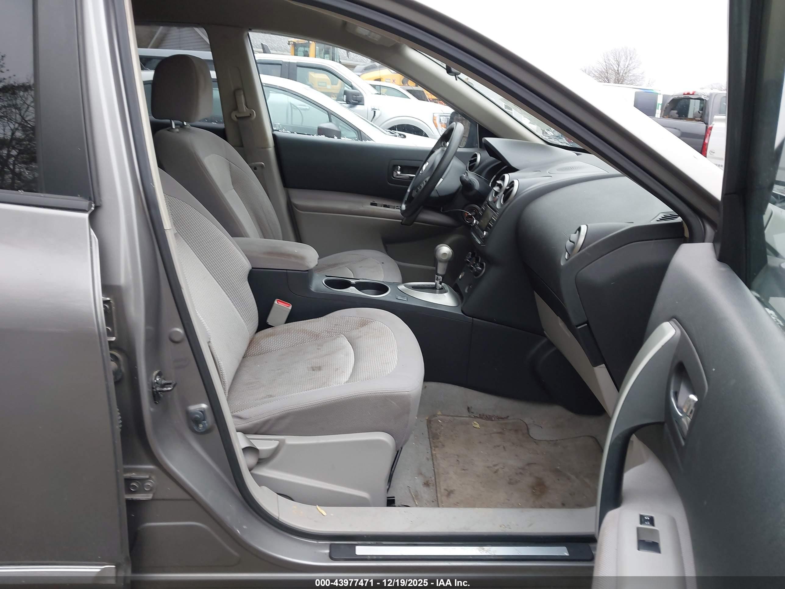 NISSAN ROGUE image 5