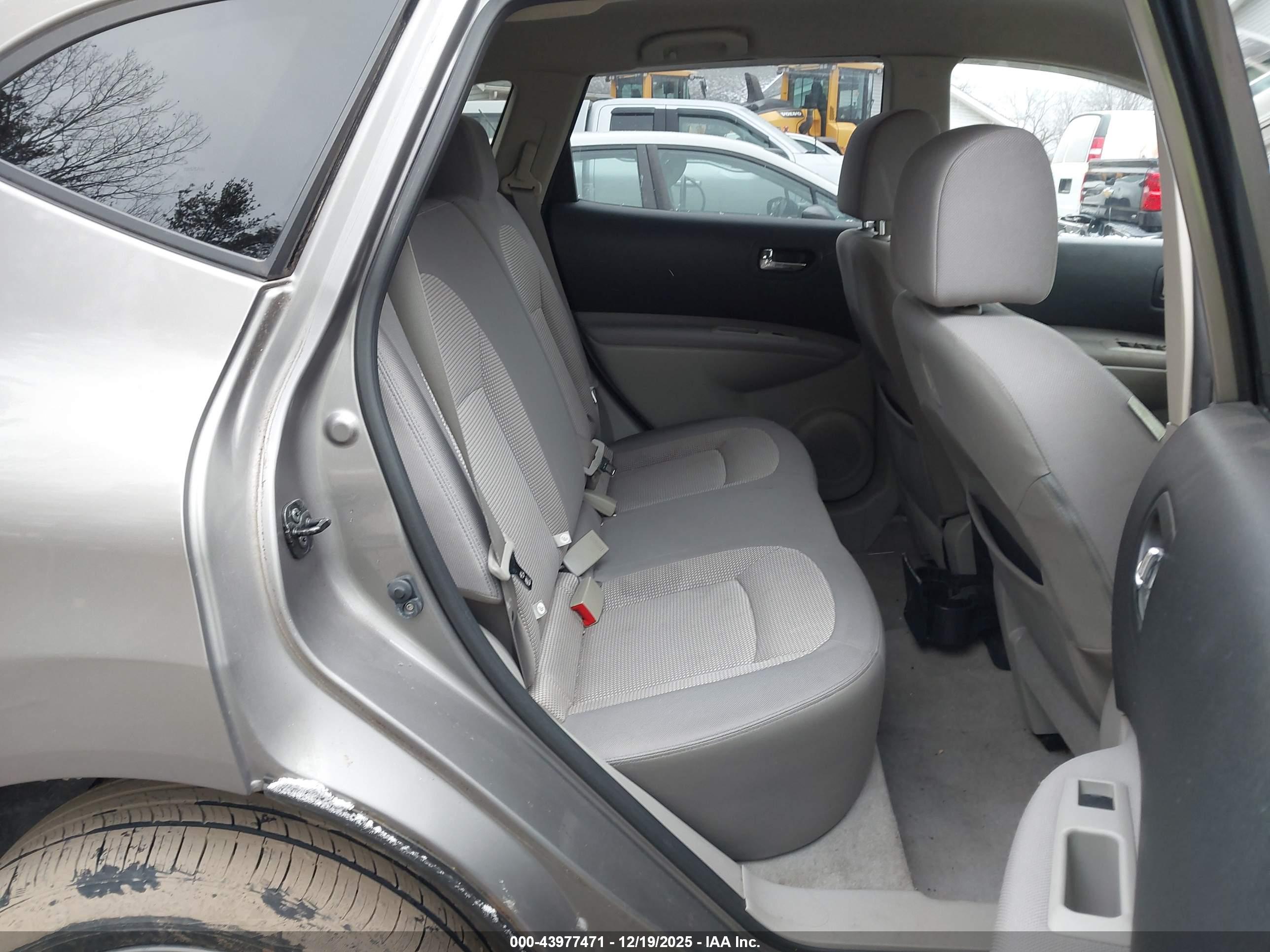 NISSAN ROGUE image 8