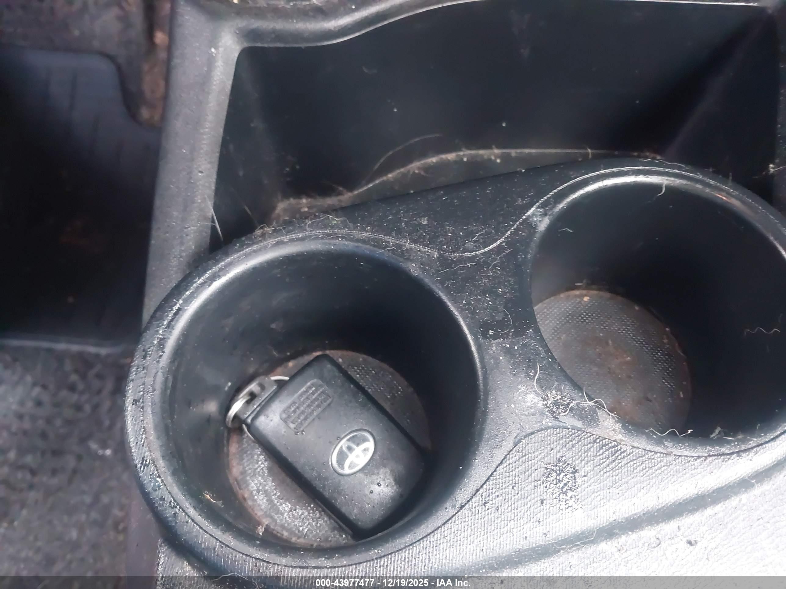 TOYOTA PRIUS image 11