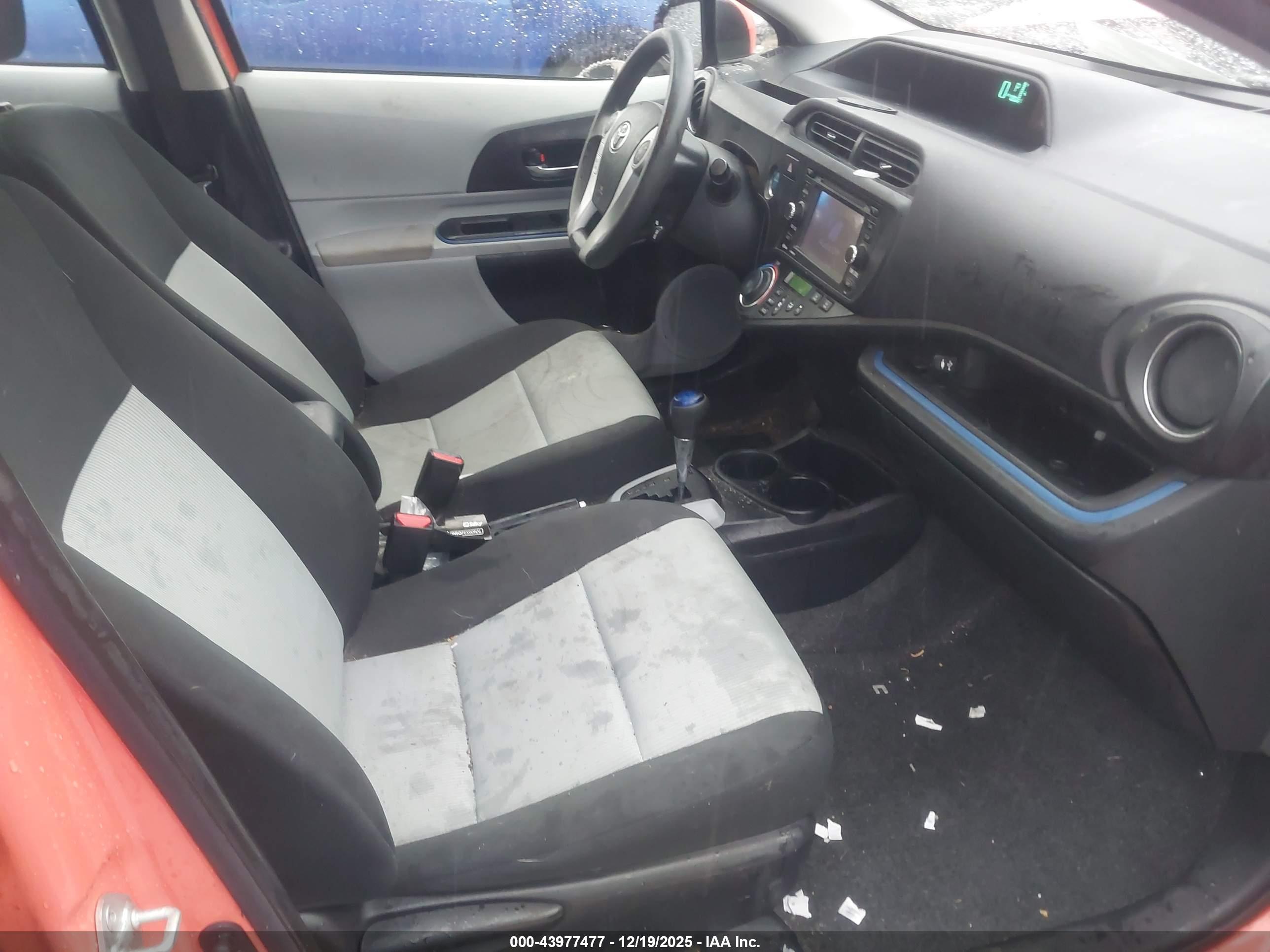 TOYOTA PRIUS image 5