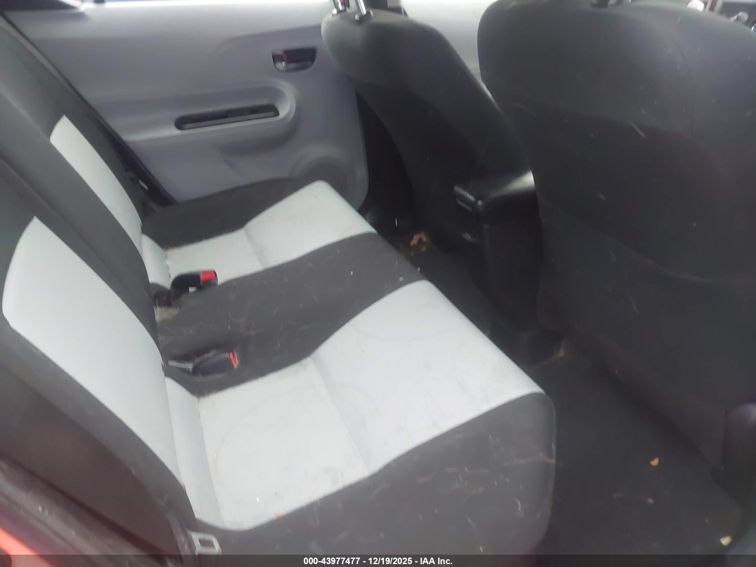 TOYOTA PRIUS image 8