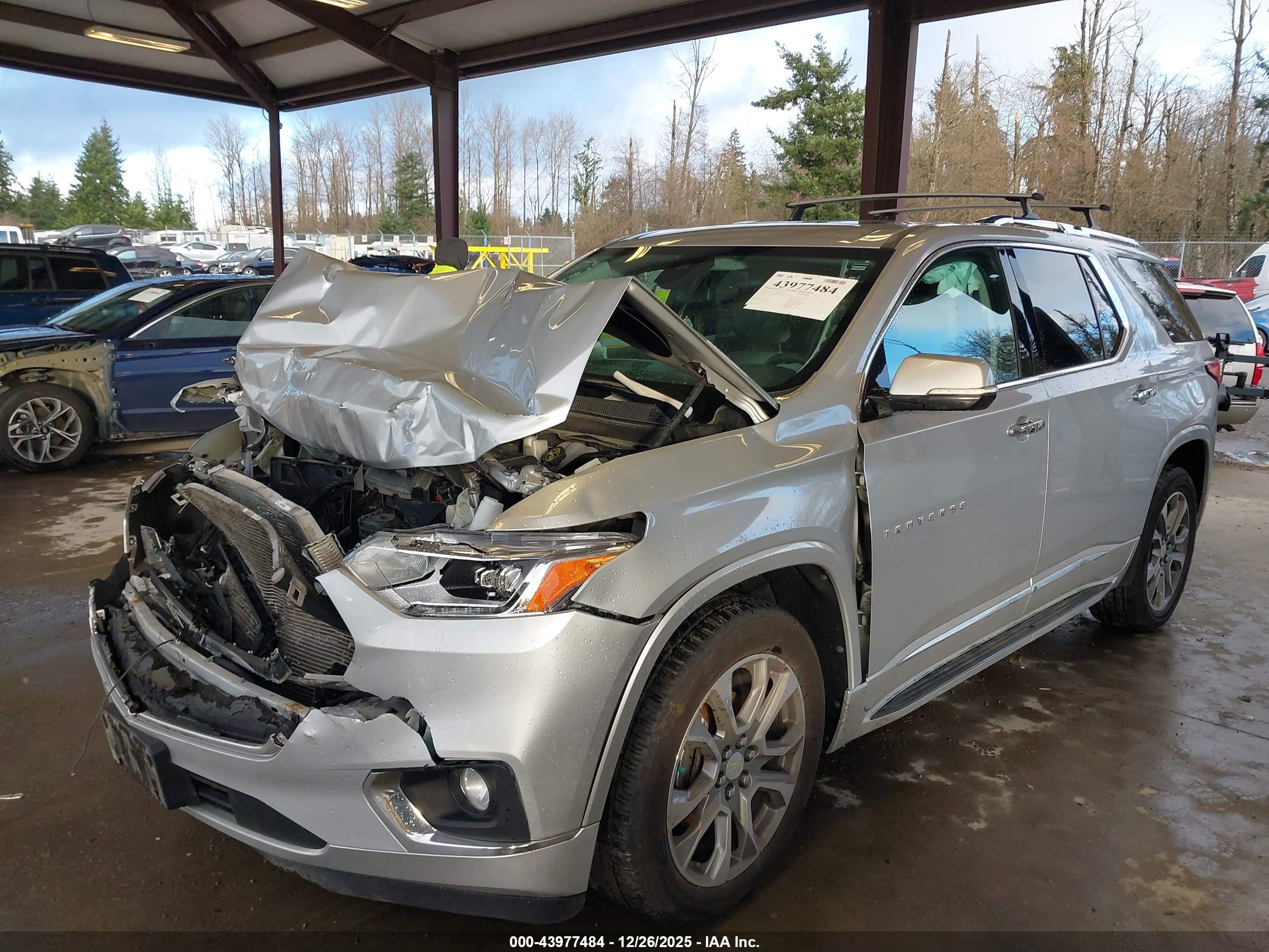 CHEVROLET TRAVERSE image 2