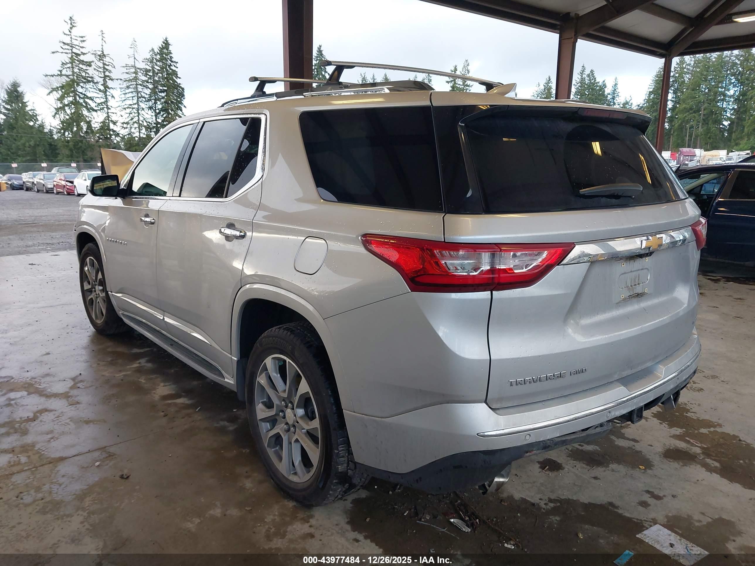CHEVROLET TRAVERSE image 3
