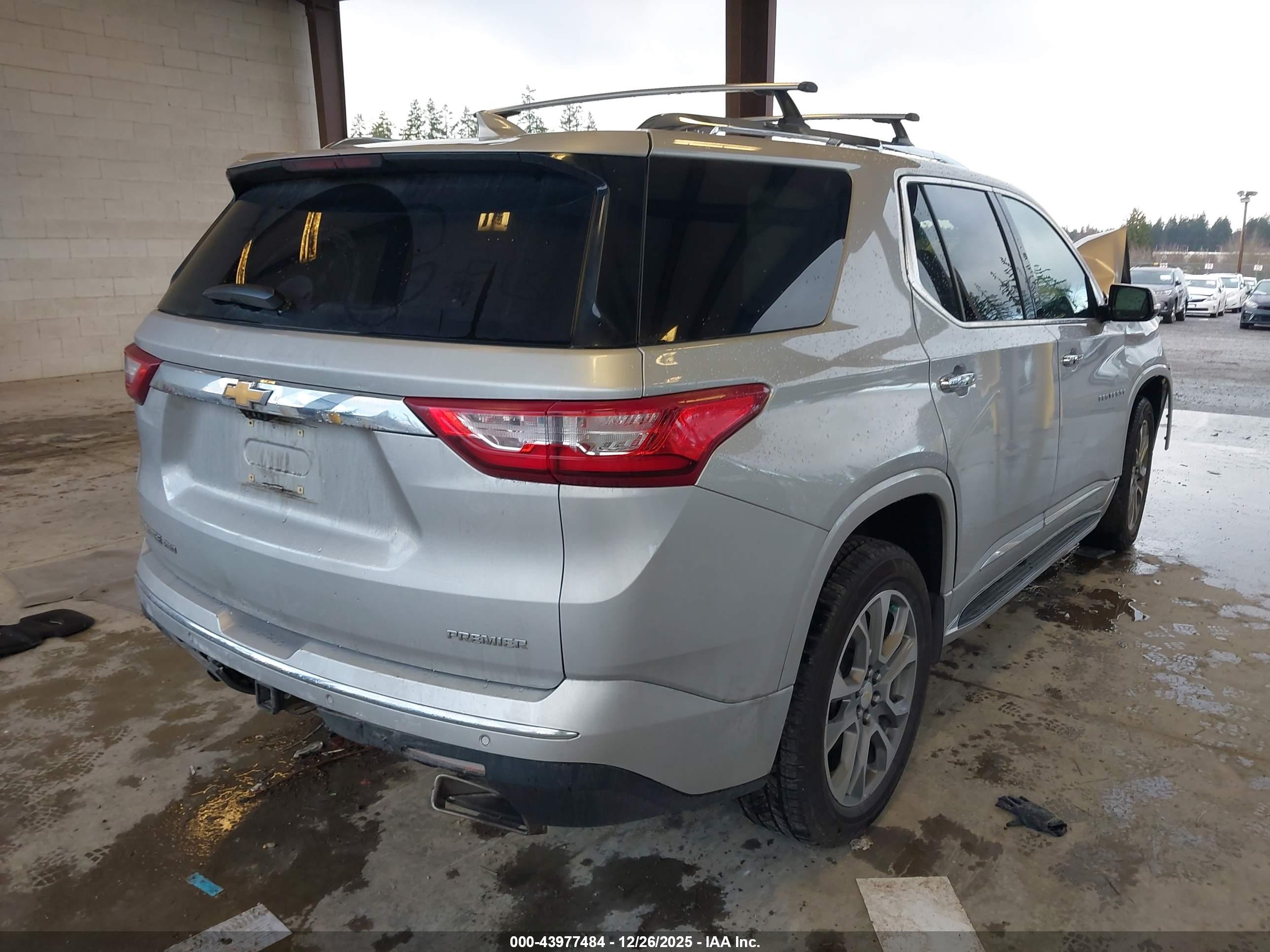CHEVROLET TRAVERSE image 4