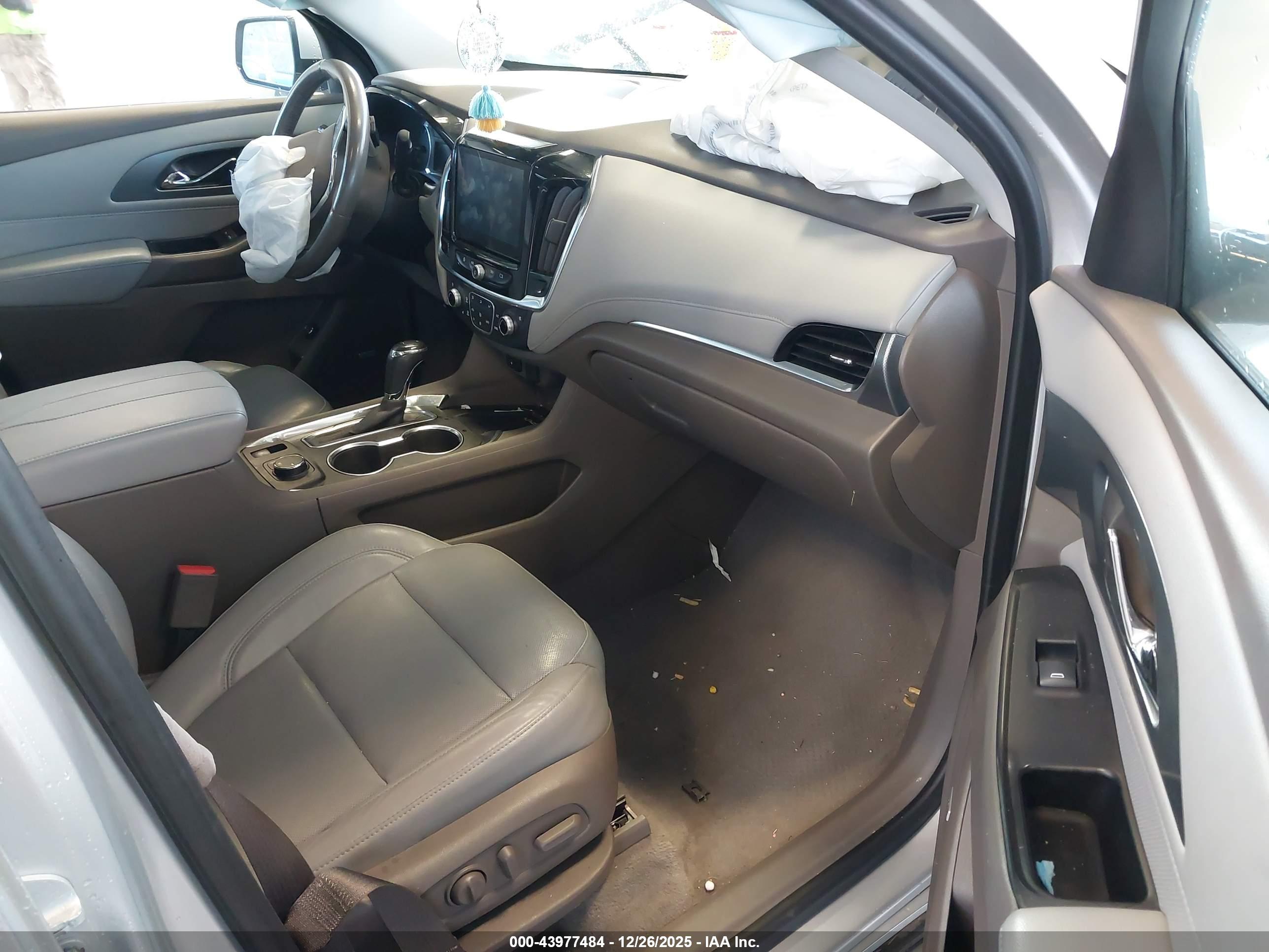 CHEVROLET TRAVERSE image 5