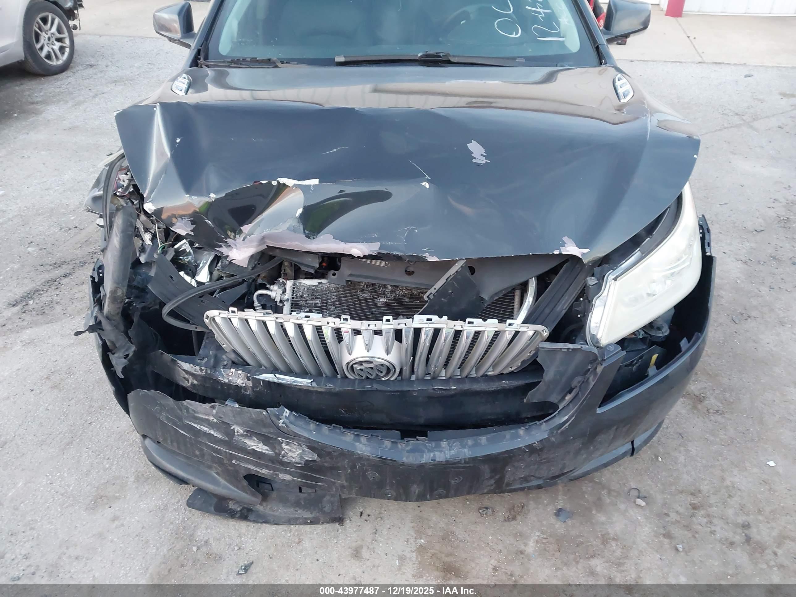 BUICK LACROSSE image 6