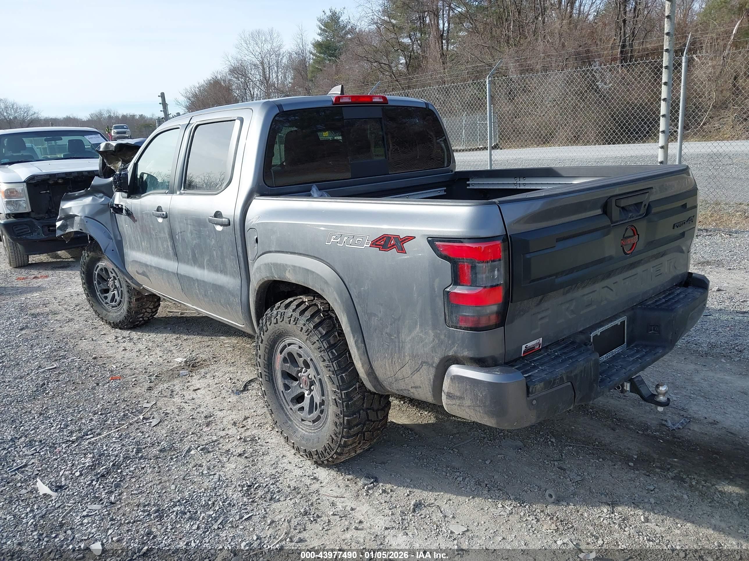 NISSAN FRONTIER image 3