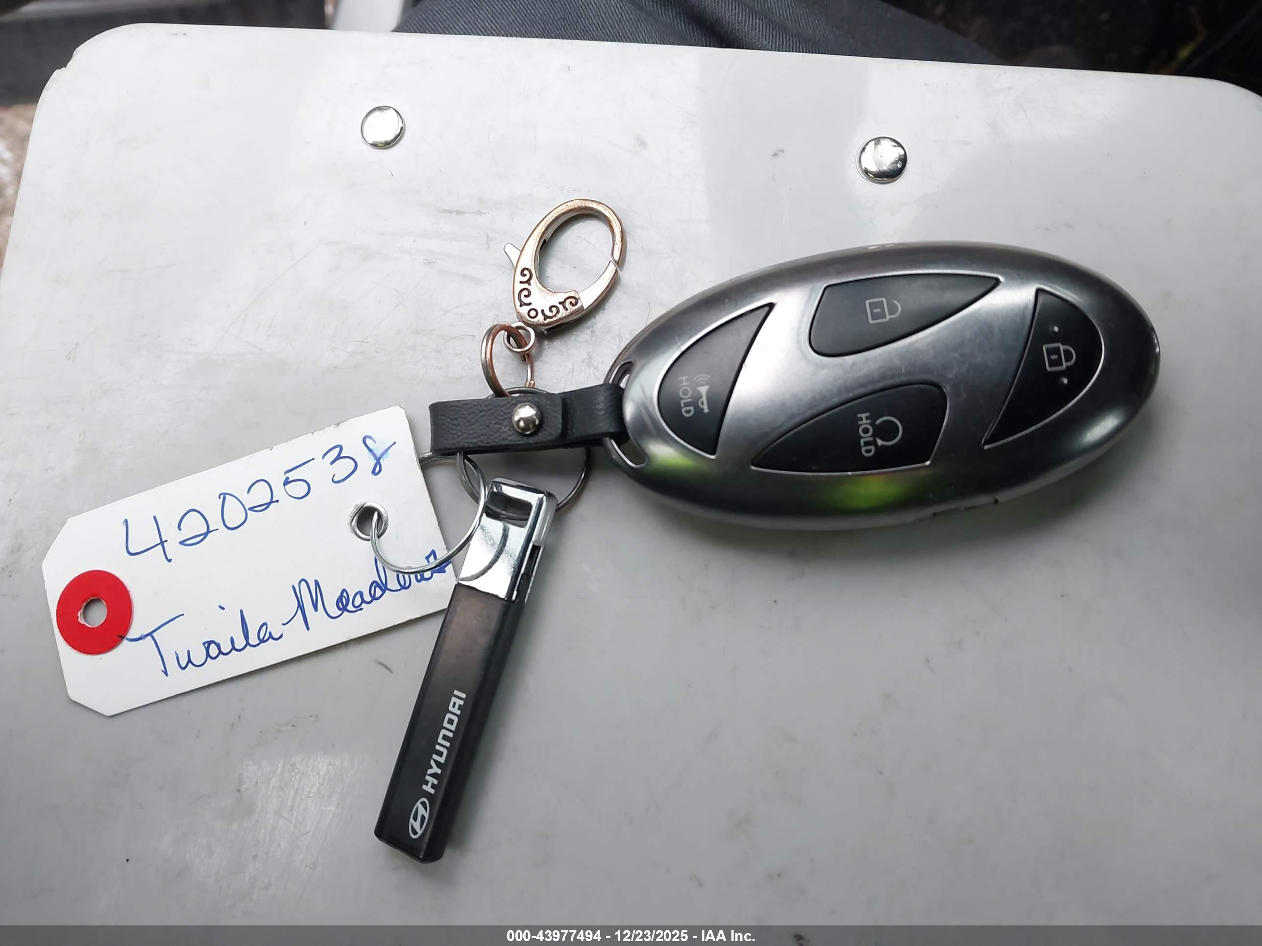 HYUNDAI TUCSON image 11