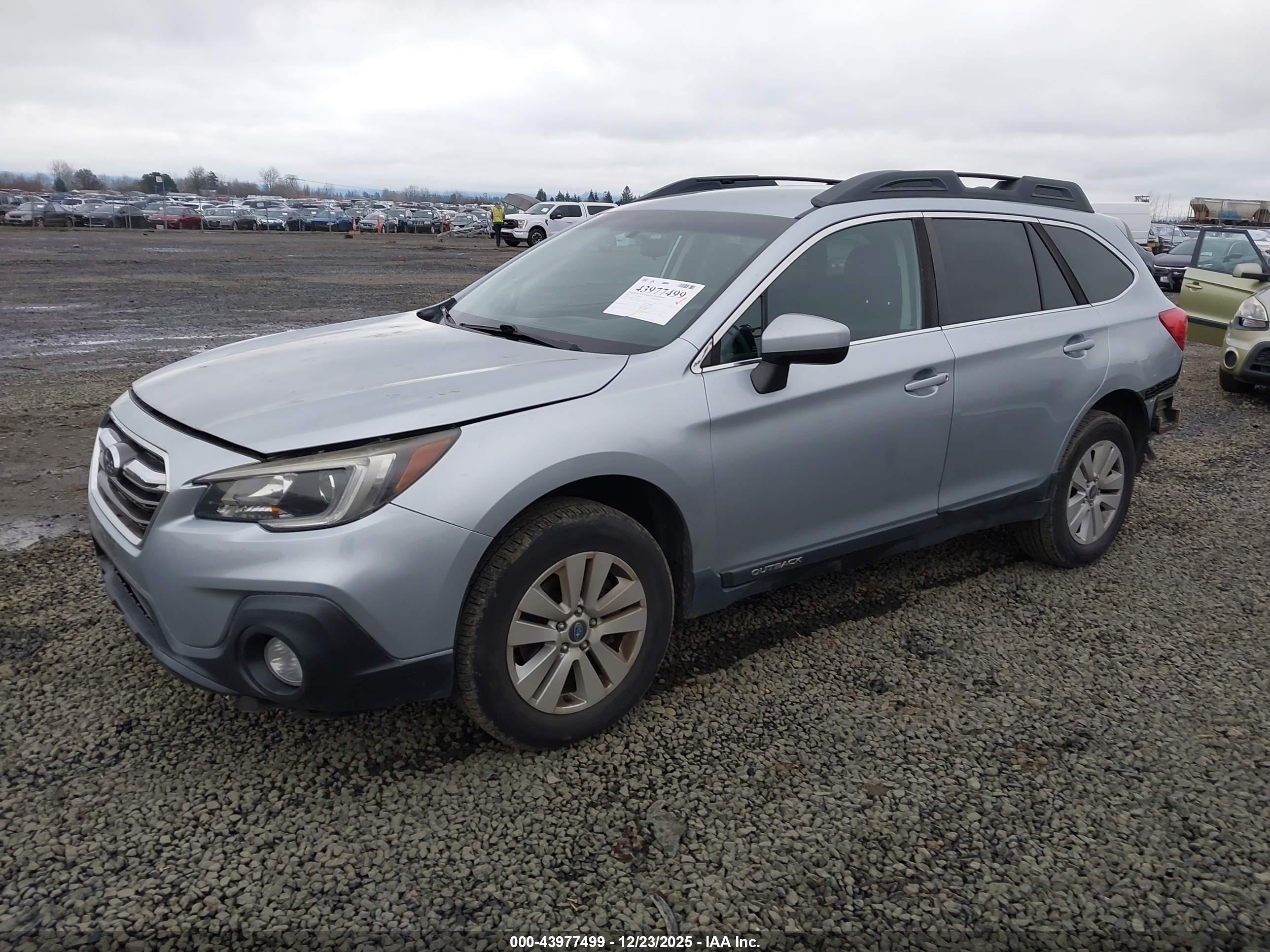 SUBARU OUTBACK image 2