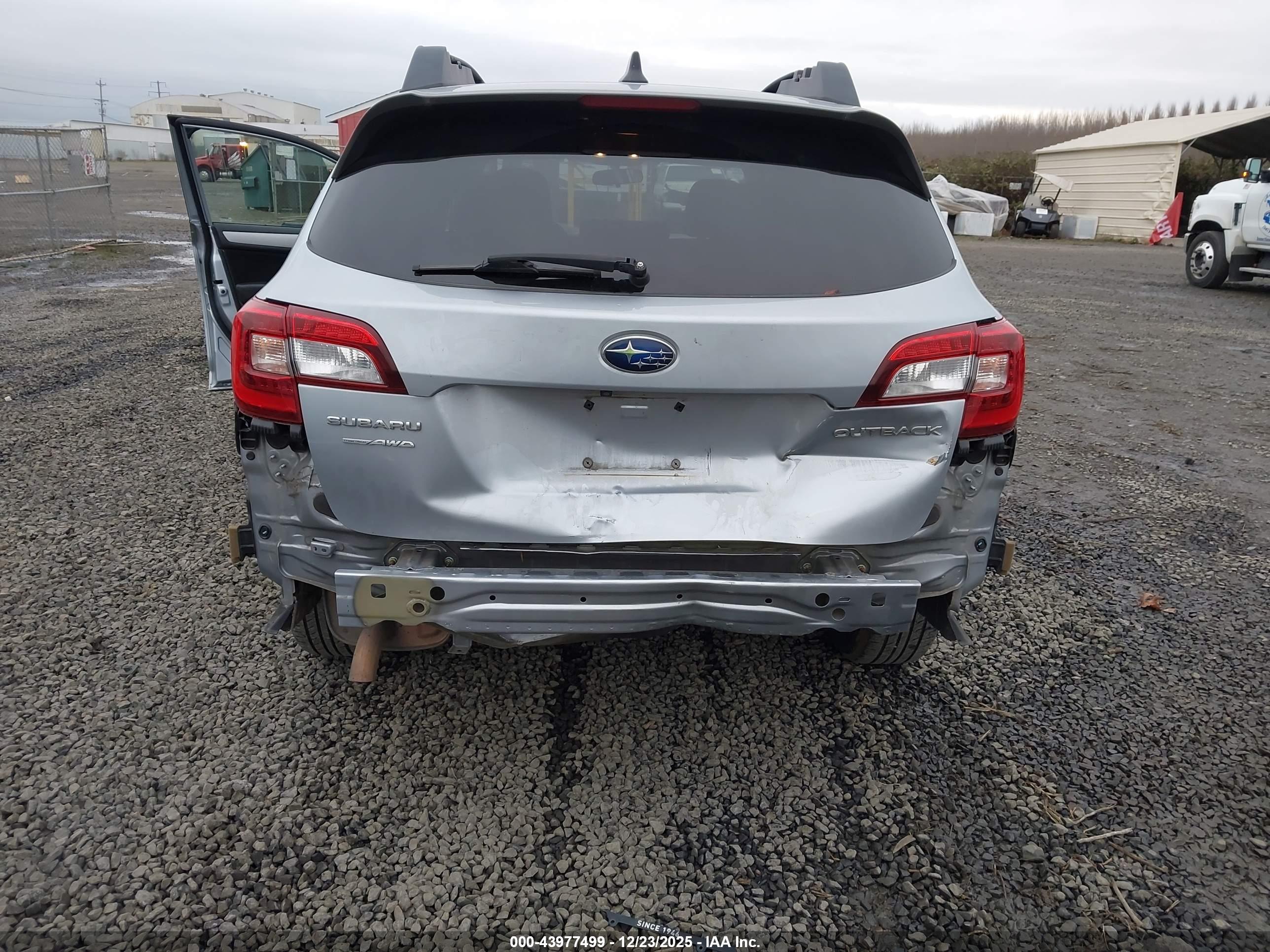 SUBARU OUTBACK image 6