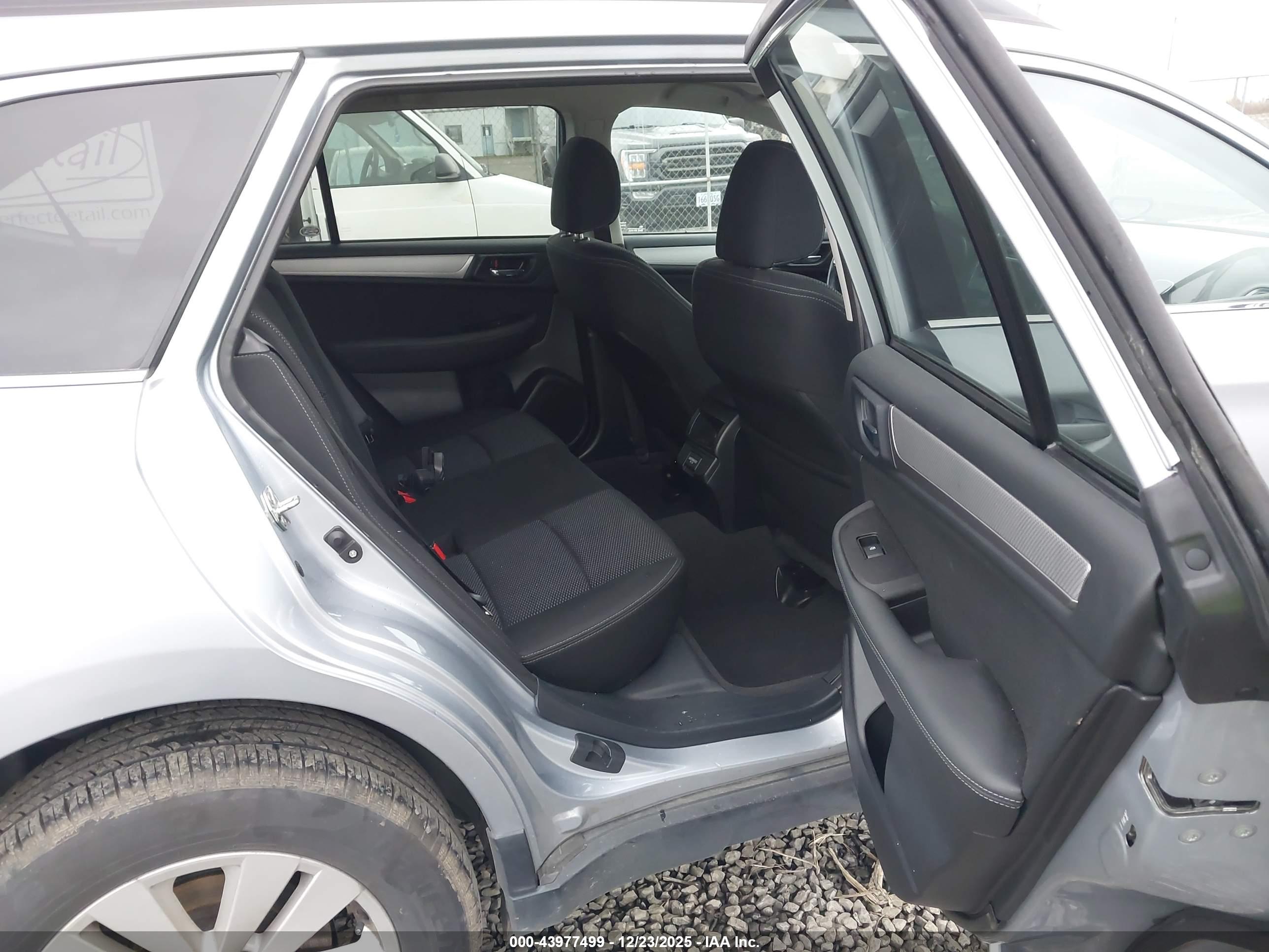 SUBARU OUTBACK image 8
