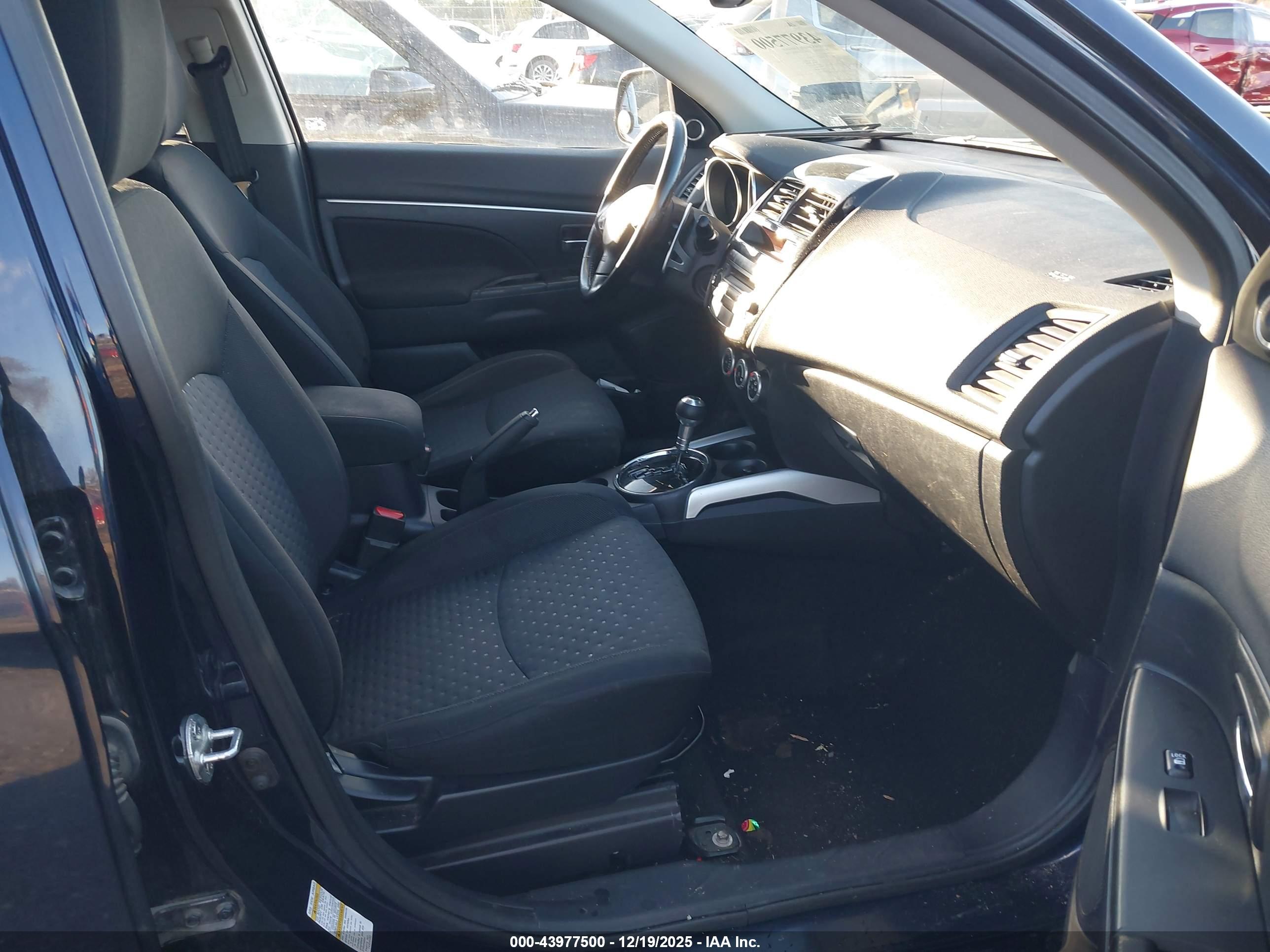 MITSUBISHI OUTLANDER image 5