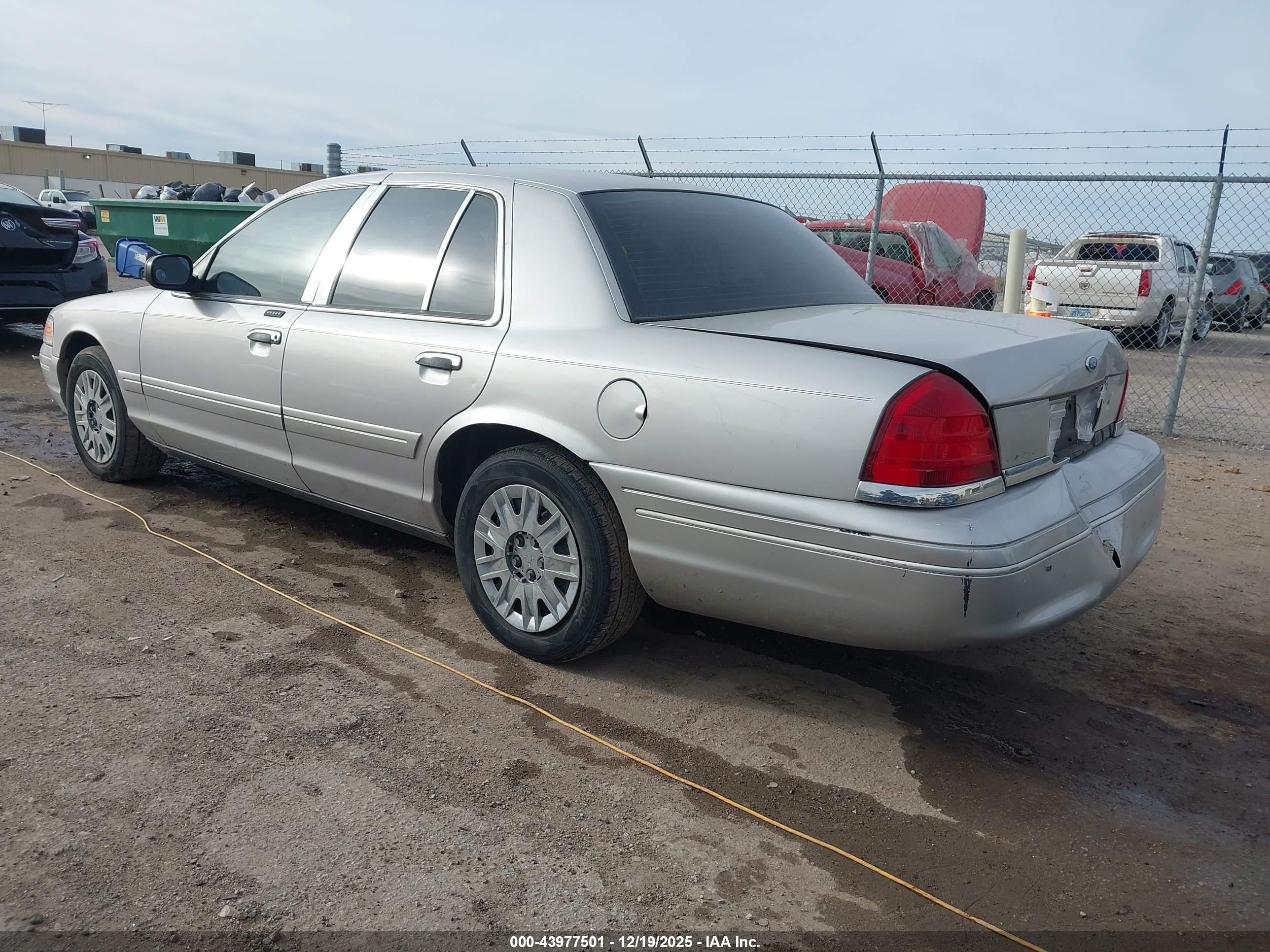 FORD CROWN image 3
