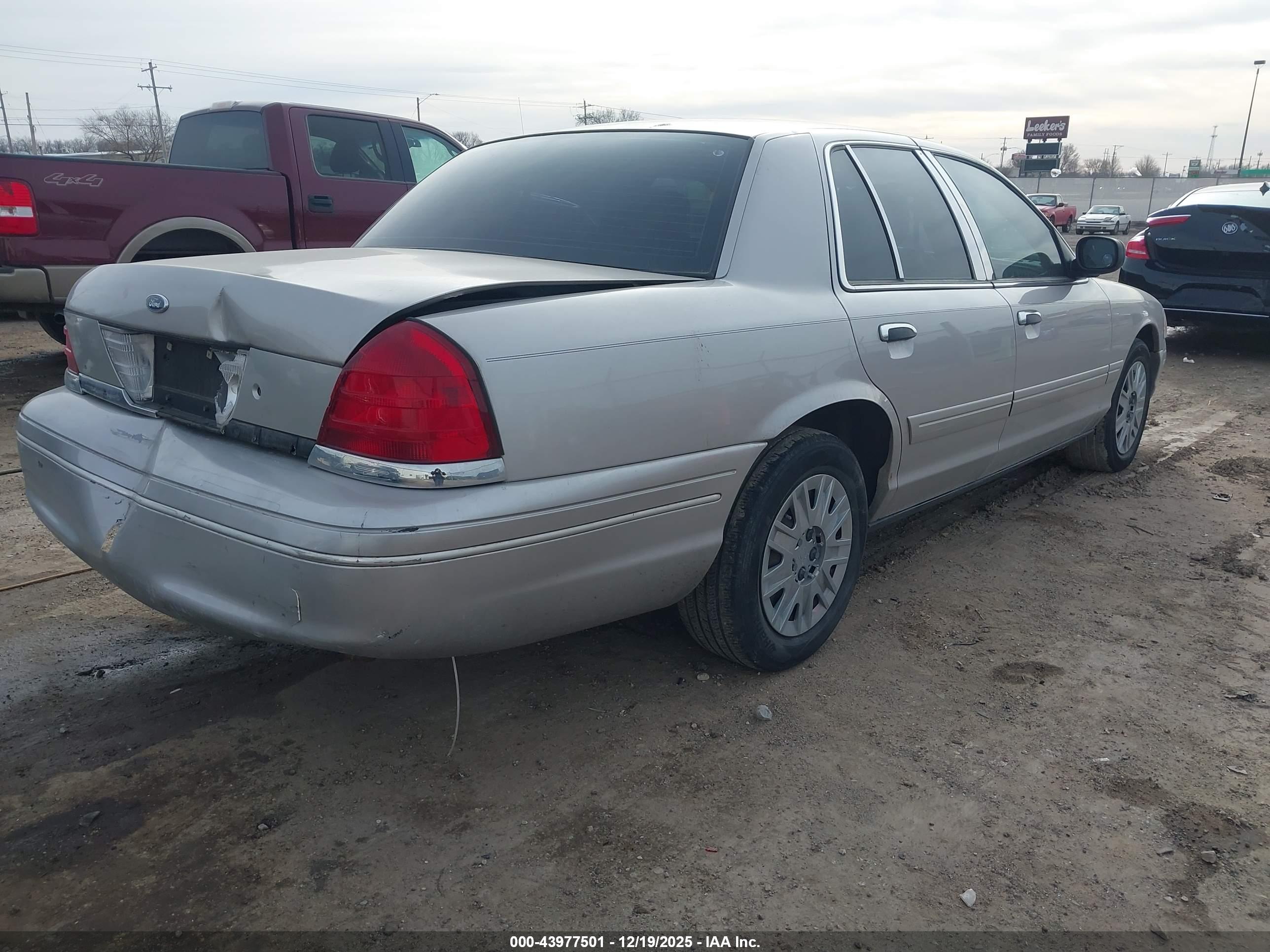 FORD CROWN image 4