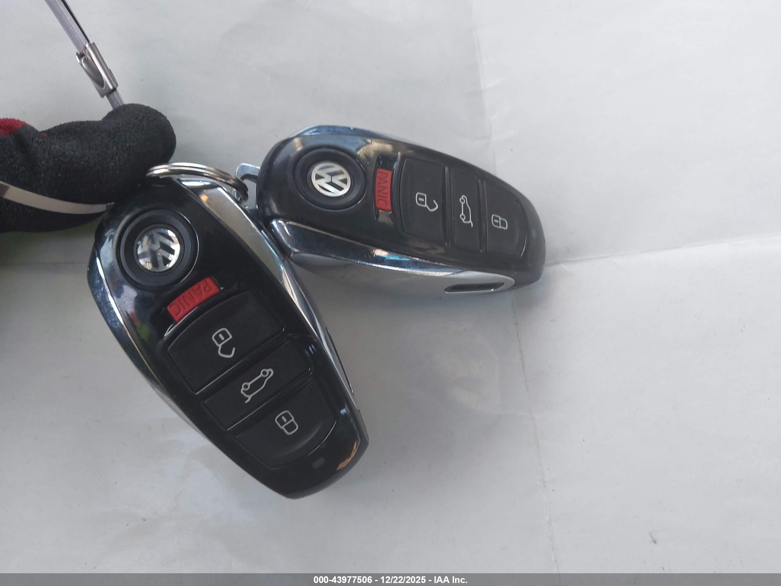 VOLKSWAGEN TOUAREG image 11