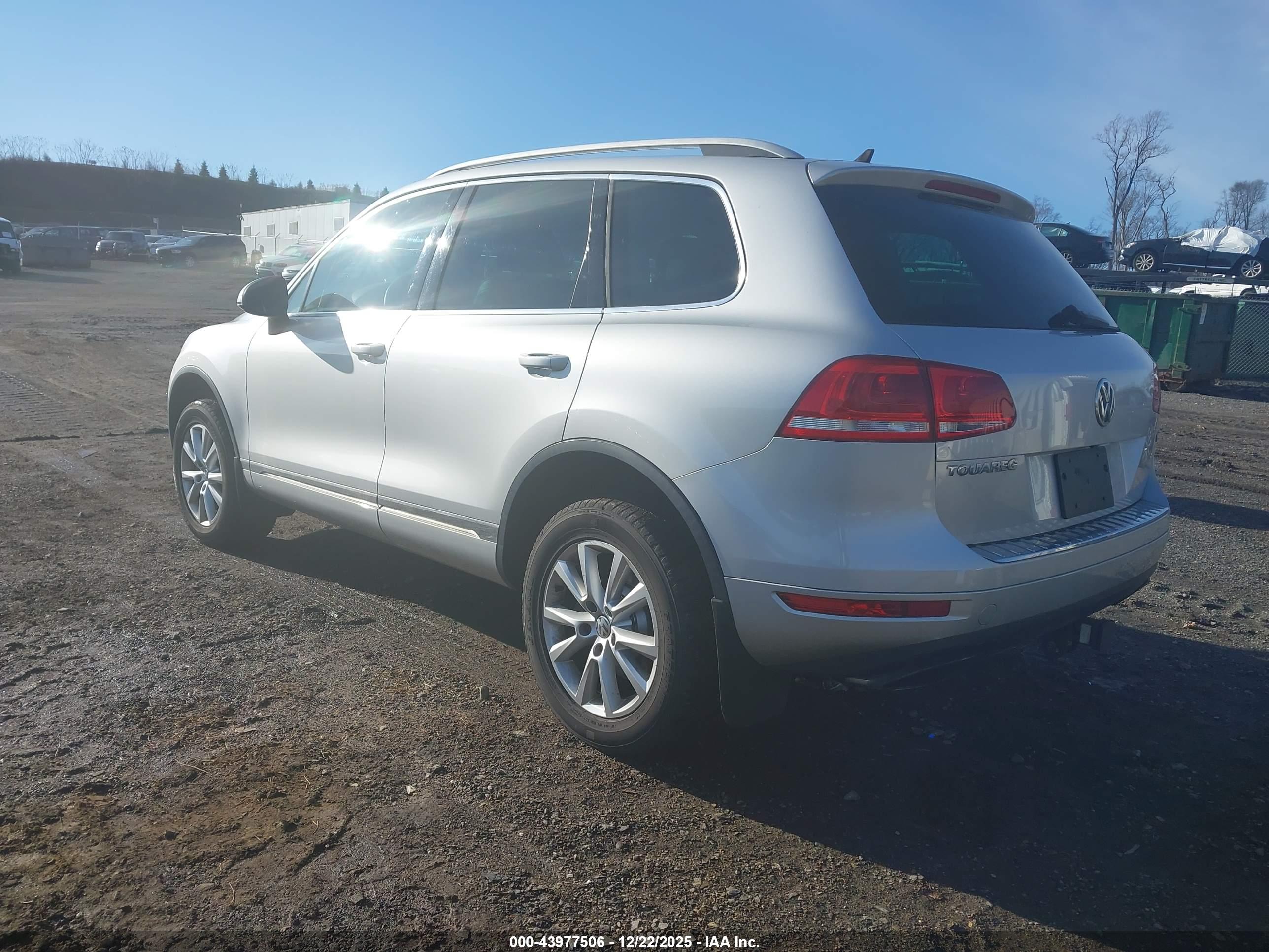 VOLKSWAGEN TOUAREG image 3