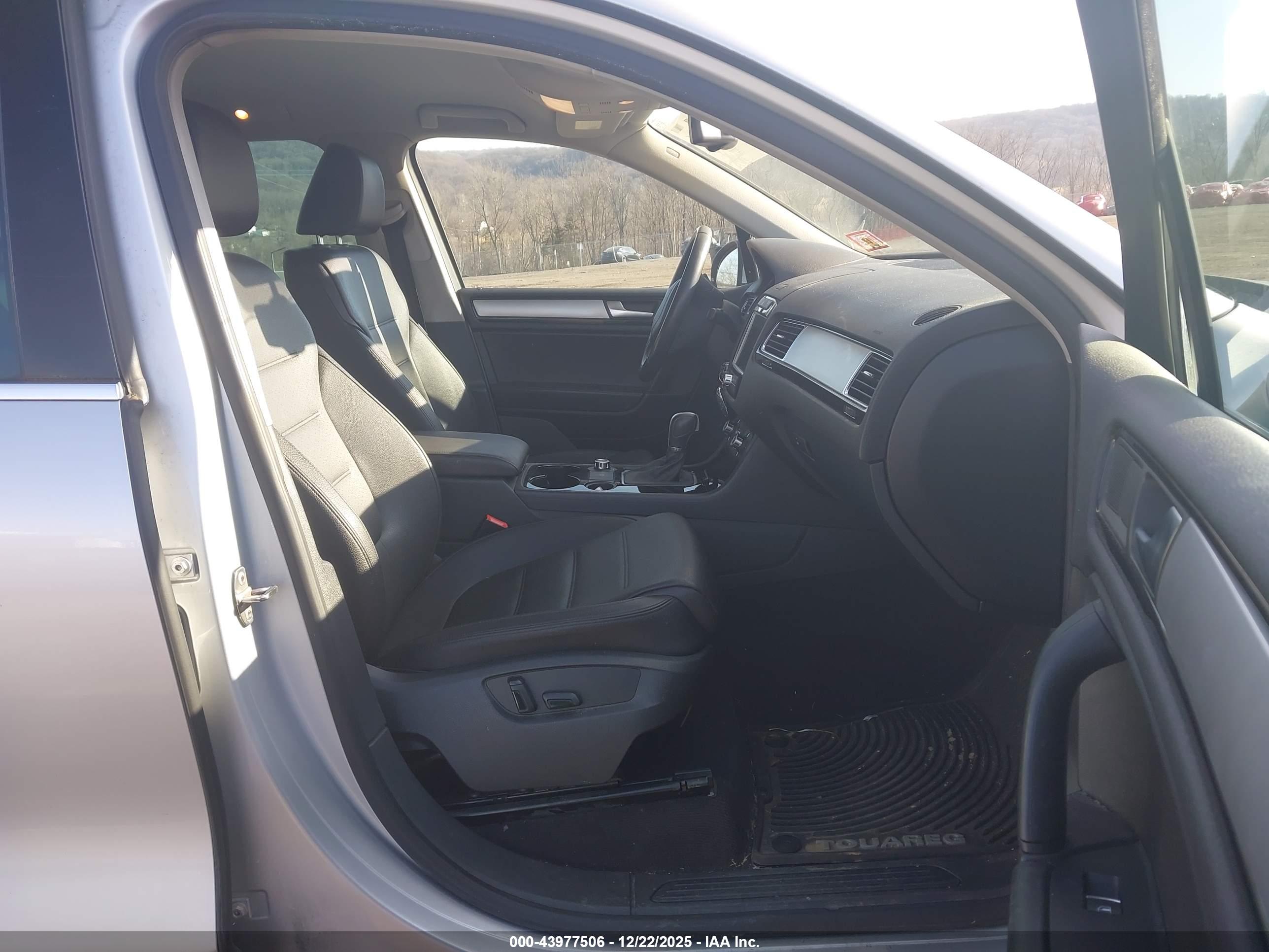 VOLKSWAGEN TOUAREG image 5