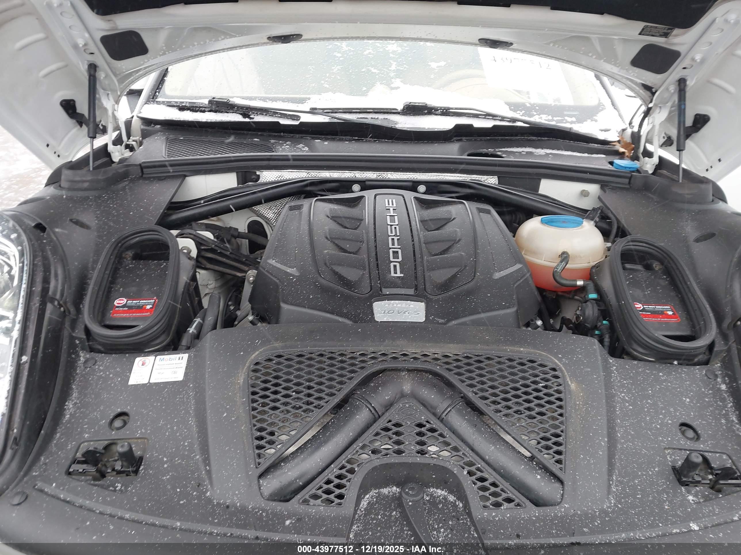 PORSCHE MACAN image 10