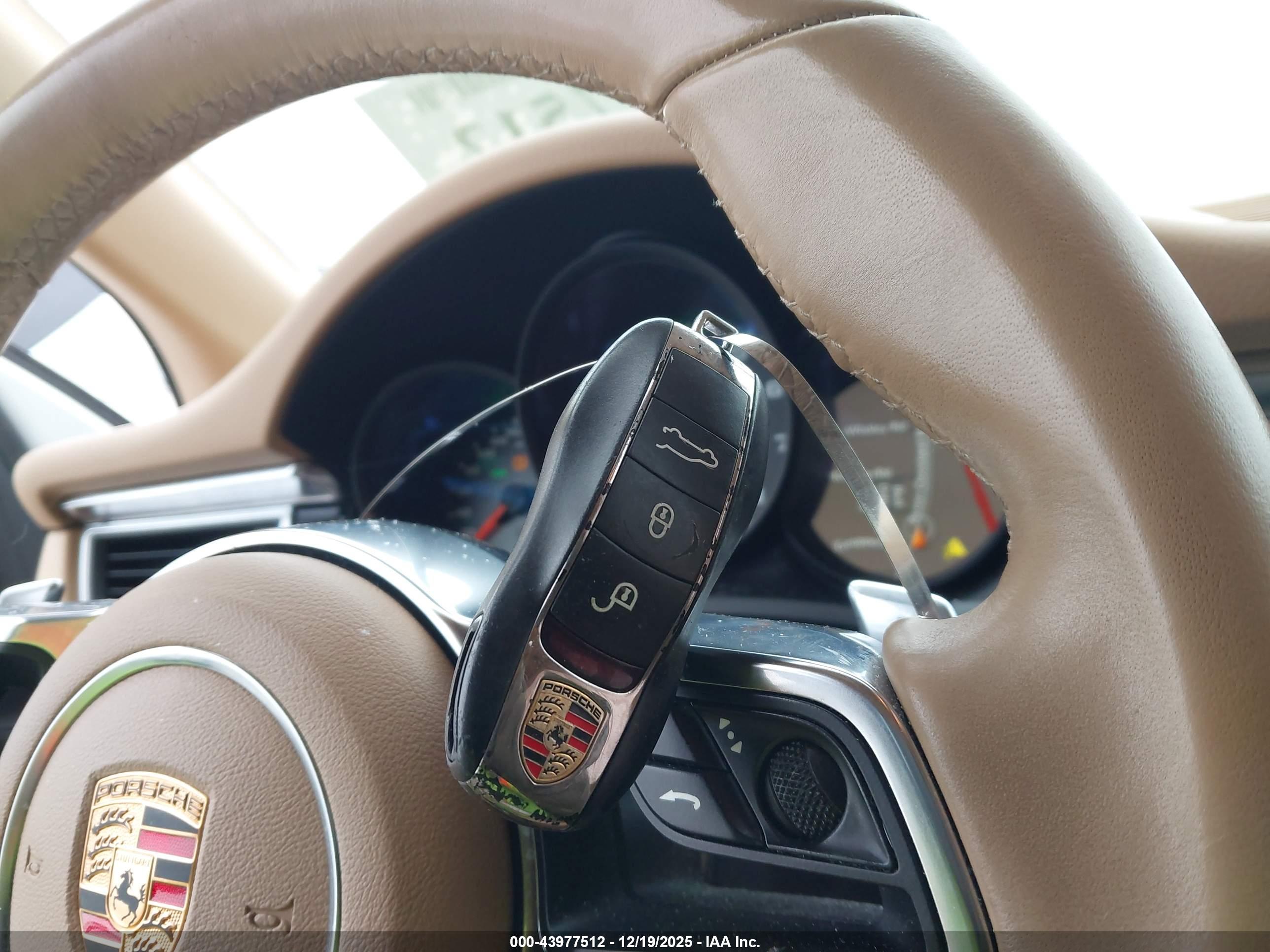 PORSCHE MACAN image 11